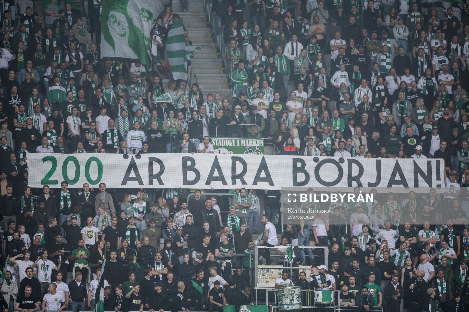 Hammarbys supportrar tillägnad Nahir Besara (ej i bild)
