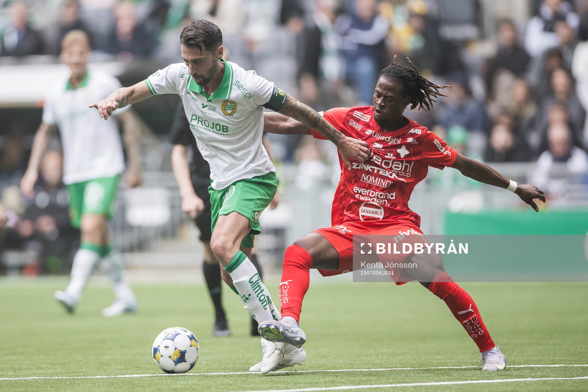 Hammarbys Nahir Besara och Värnamos Frank Junior Adjei