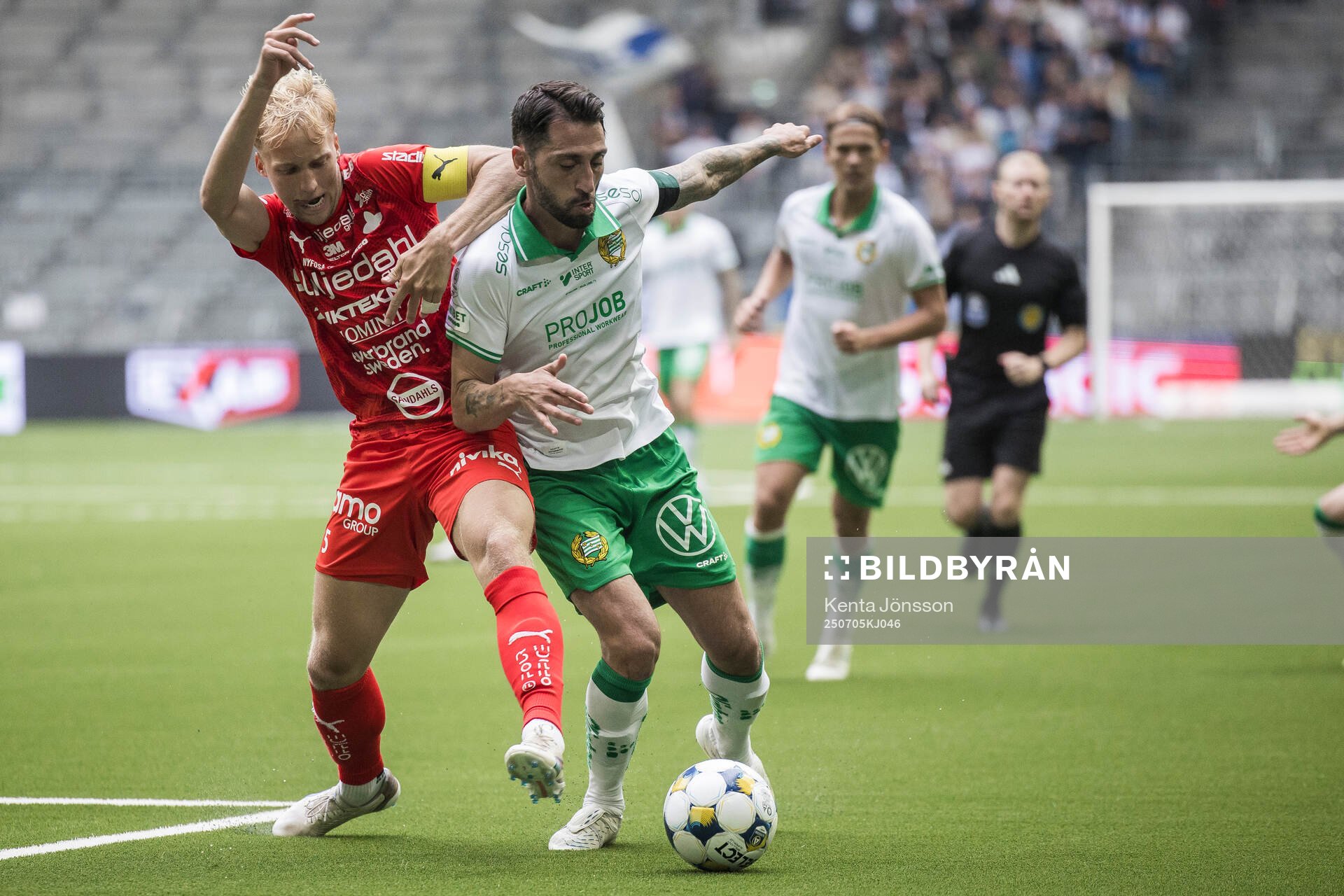 Värnamos Victor Larsson och Hammarbys Nahir Besara
