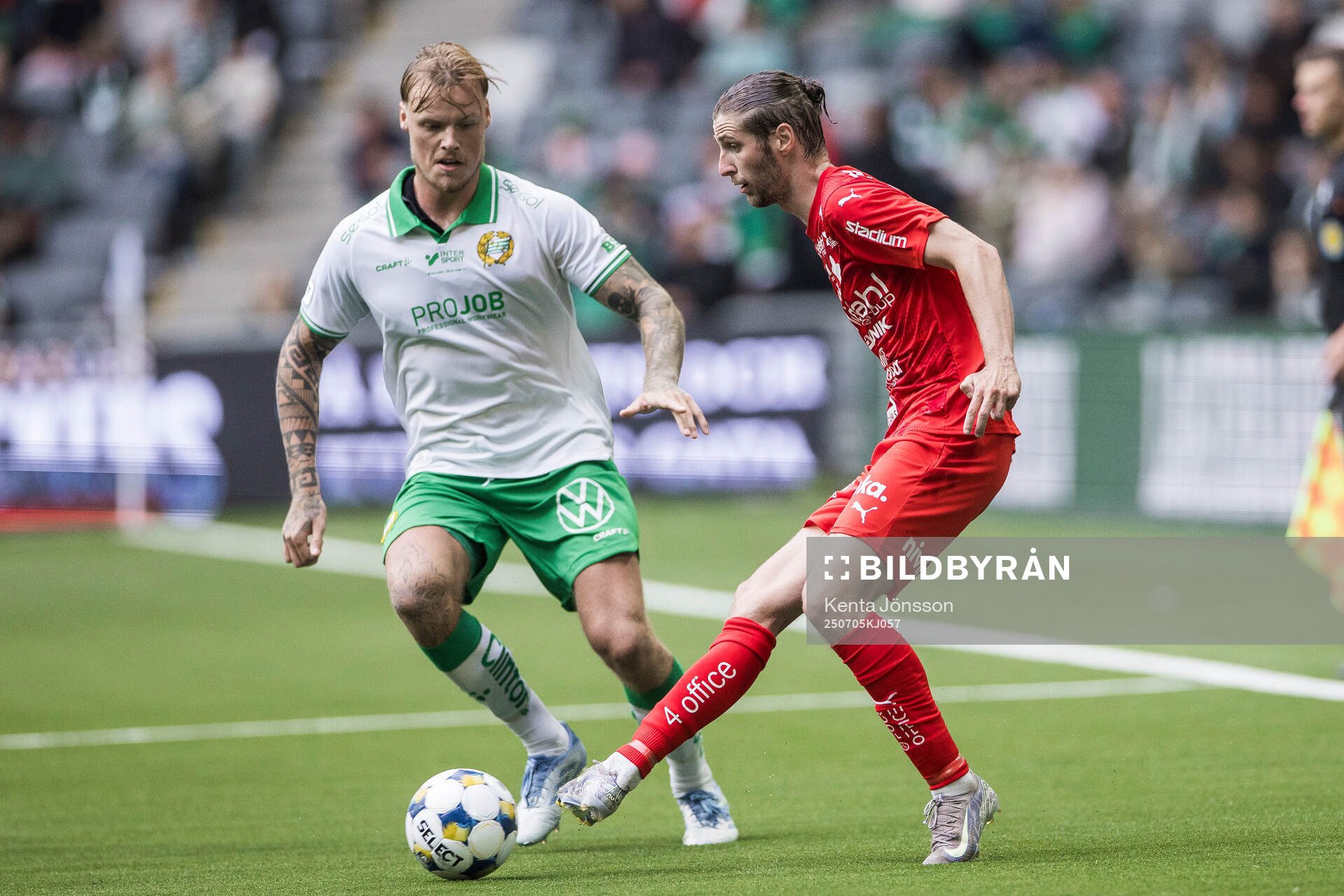 Hammarbys Victor Eriksson och Värnamos Pawel Cibicki