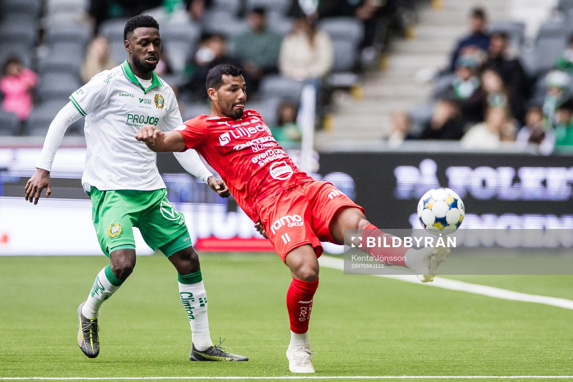 Hammarbys Shaquille Pinas och Värnamos Wenderson Oliveira
