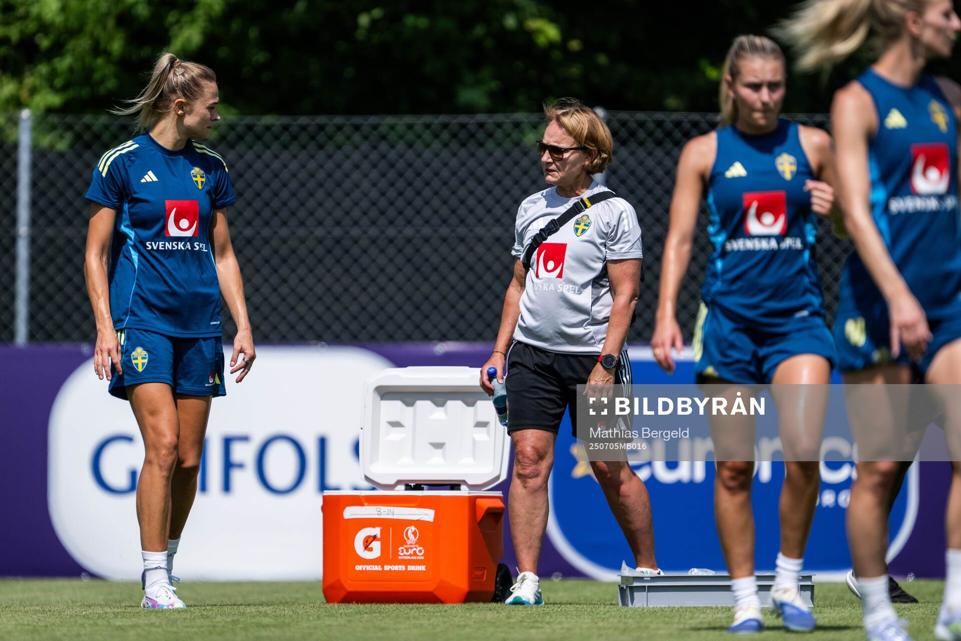 Fridolina Rolfö and Physiotherapist Annika Näsmark of the