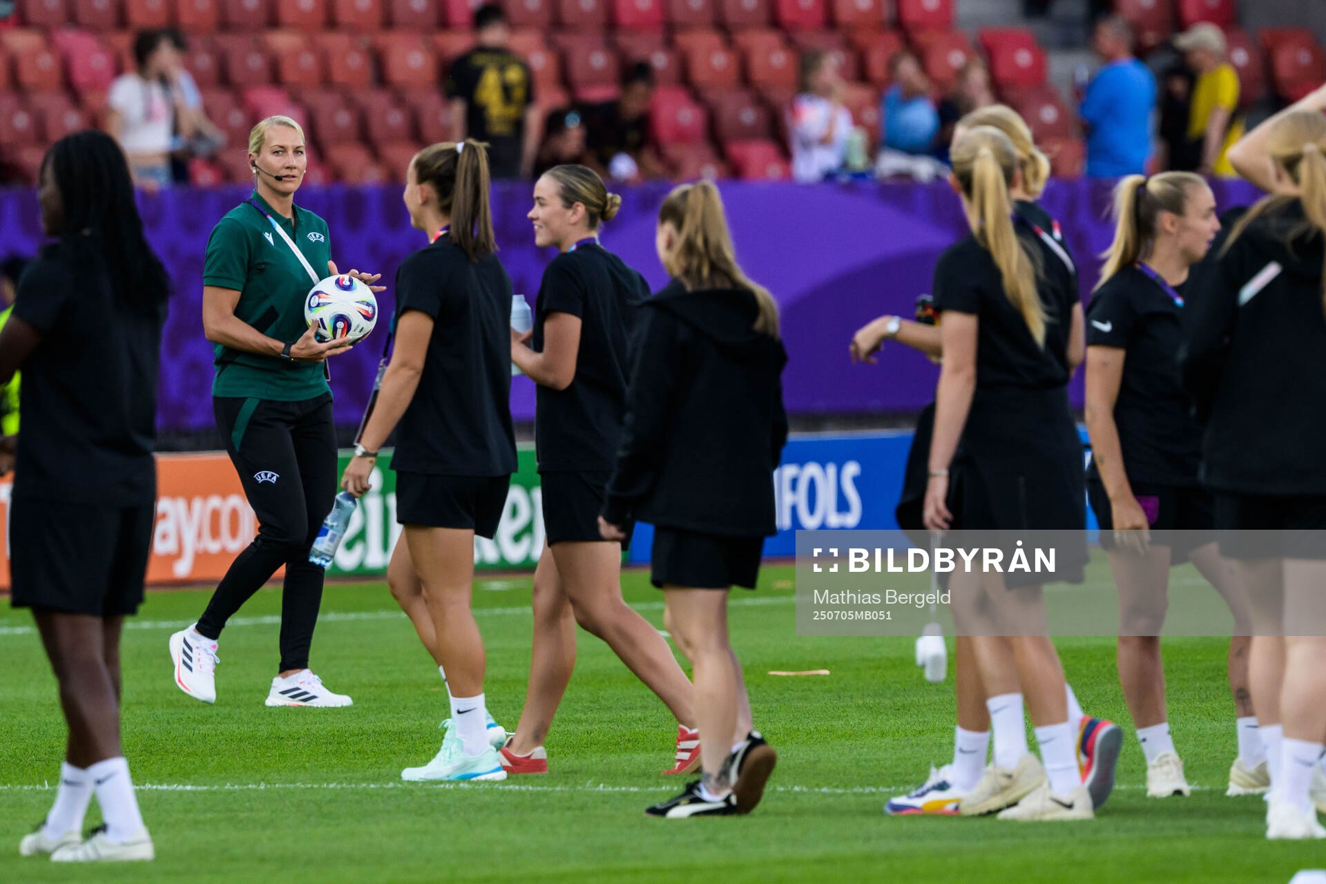 Referee Tess Olofsson