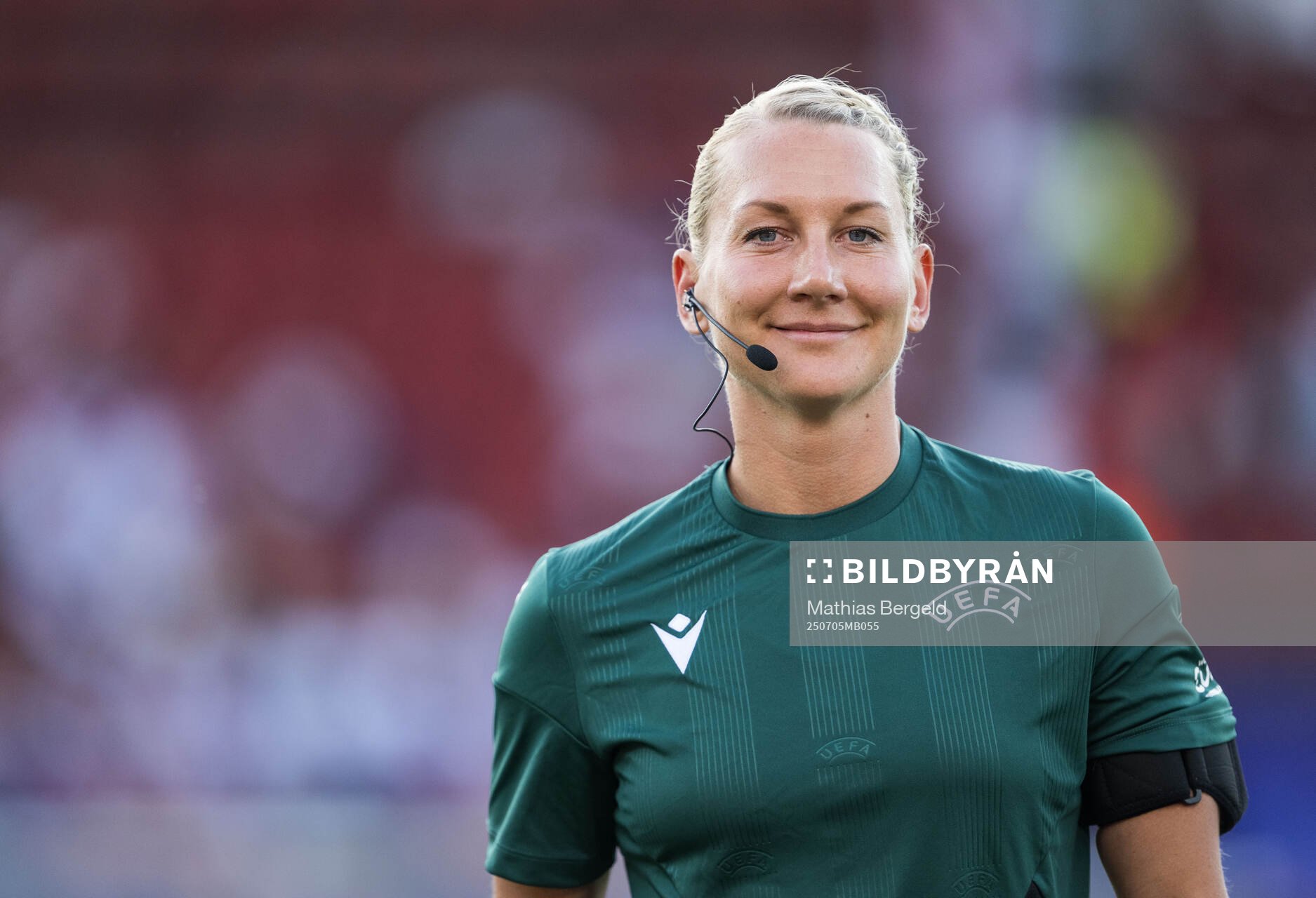 Referee Tess Olofsson