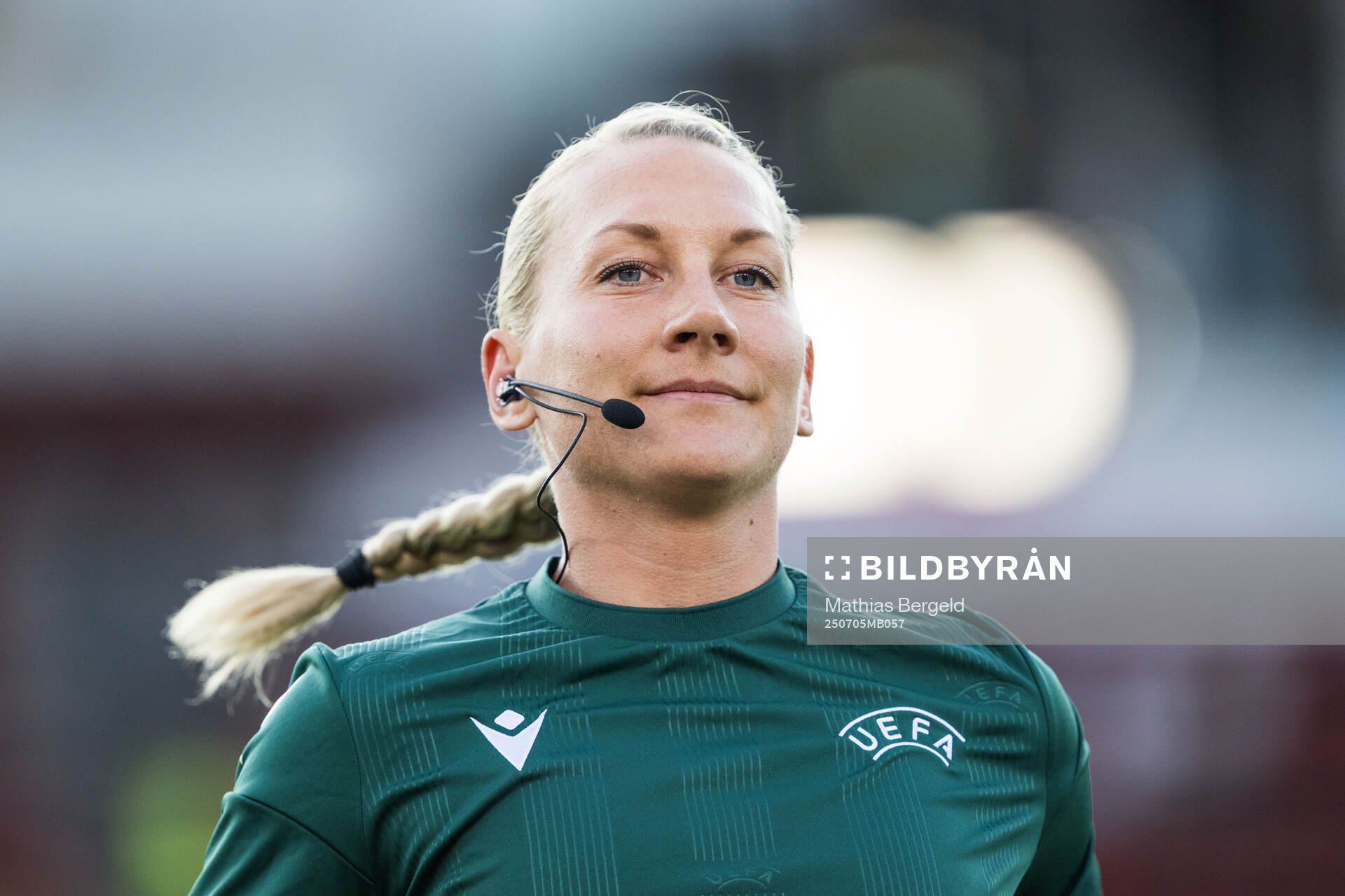 Referee Tess Olofsson