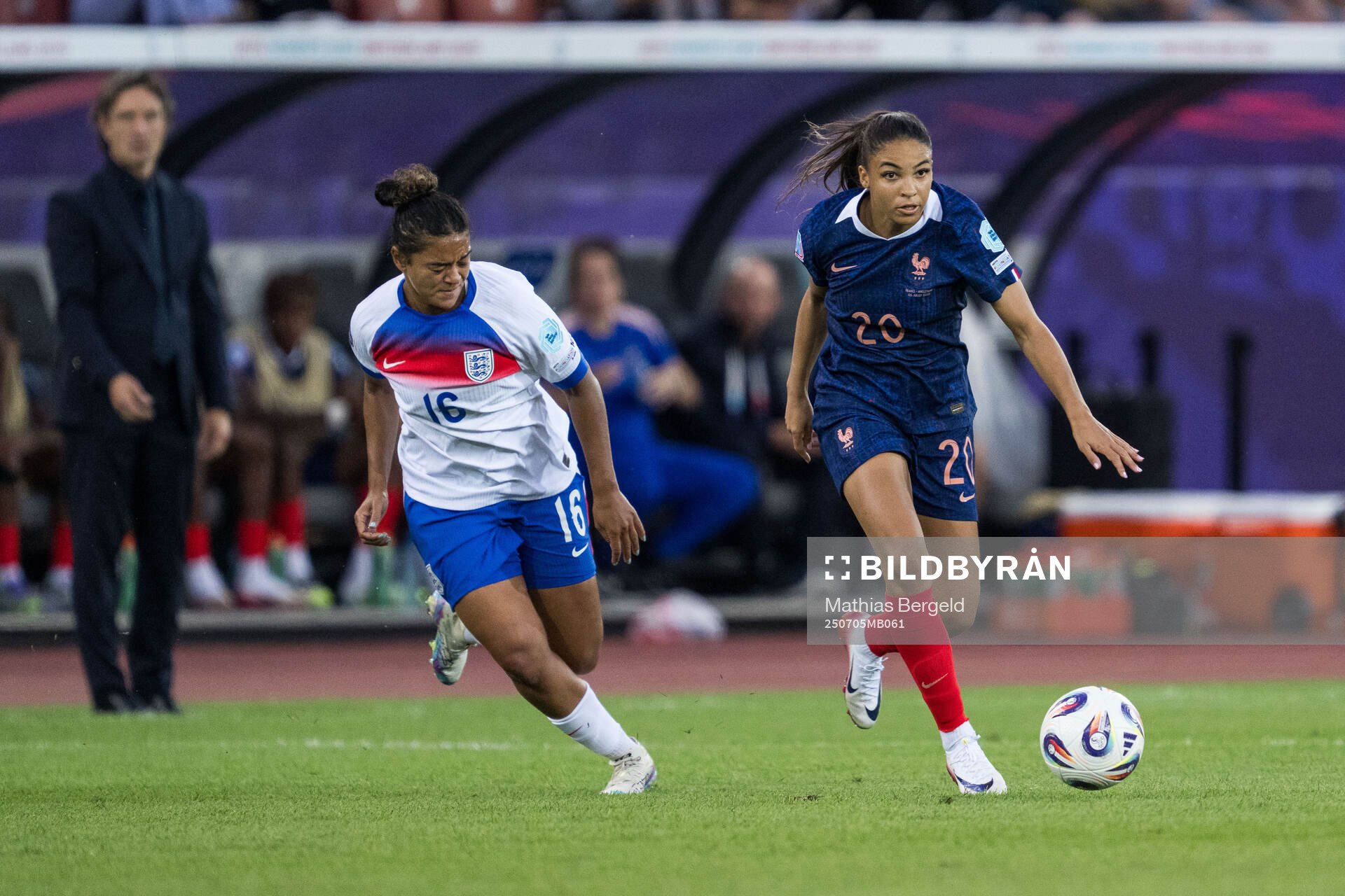 Jessica Carter of England and Delphine Cascarino of France
