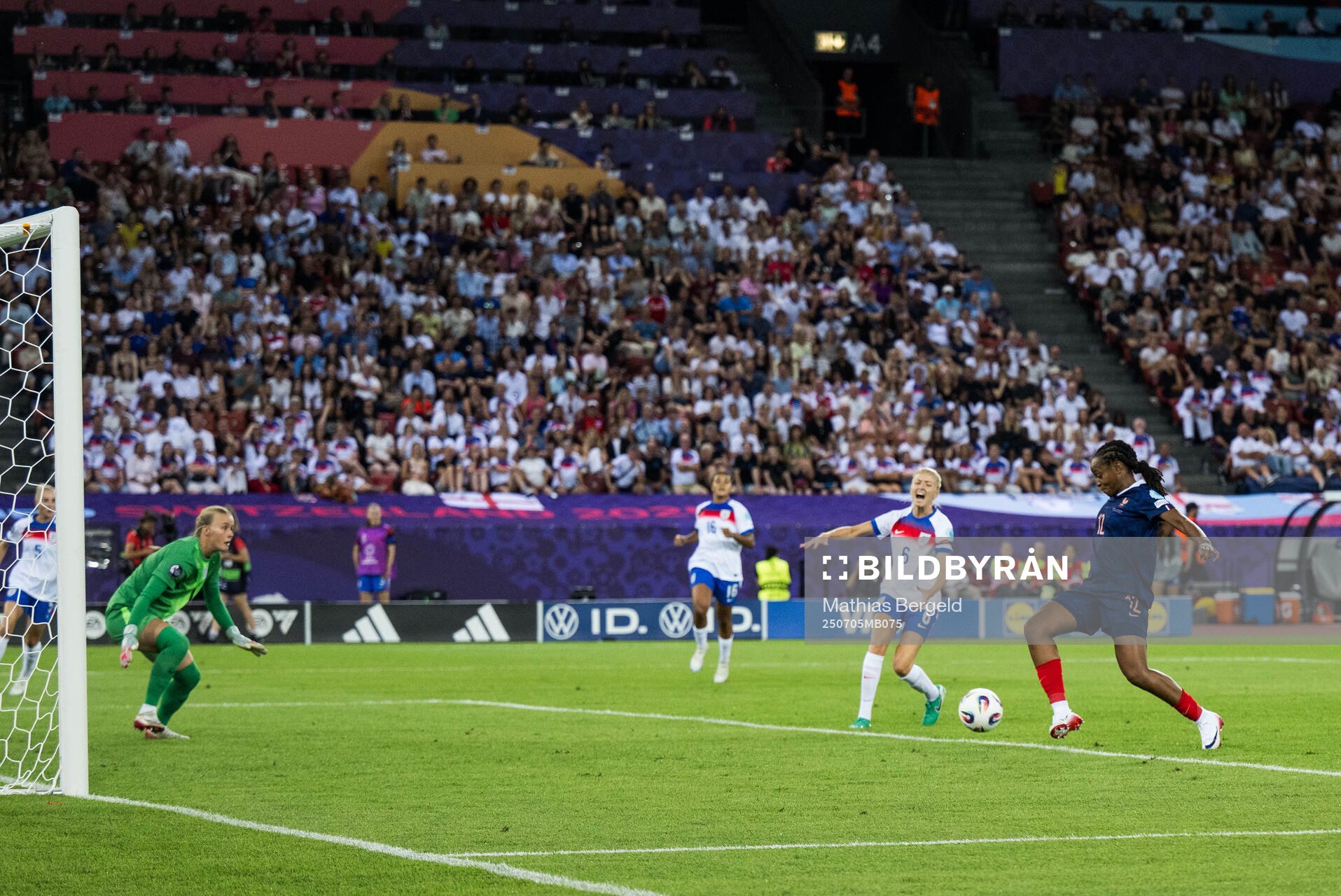 Marie Antoinette Katoto of France scored 1-0
