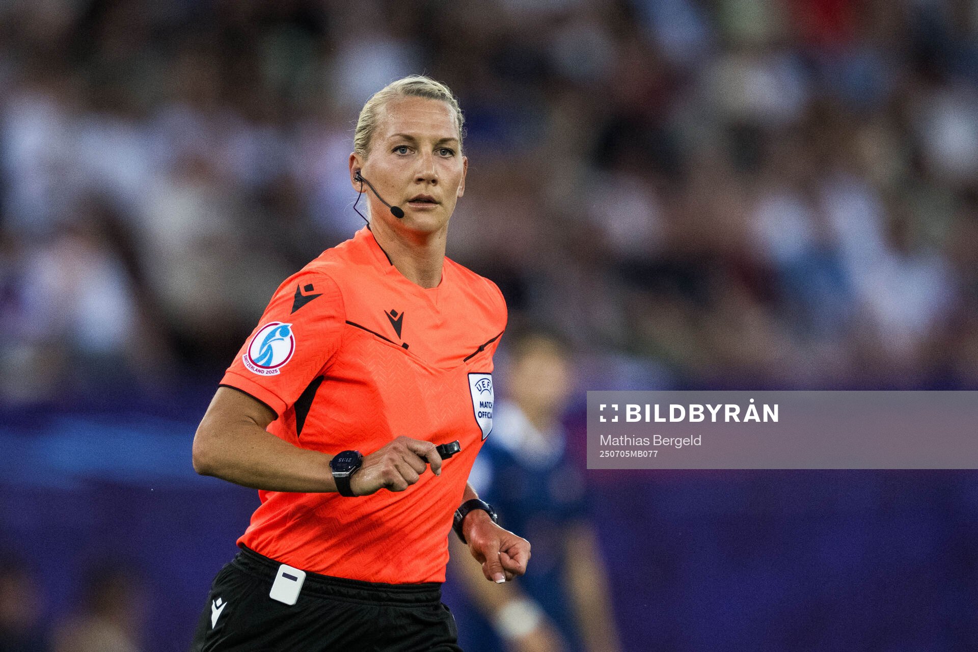 Referee Tess Olofsson