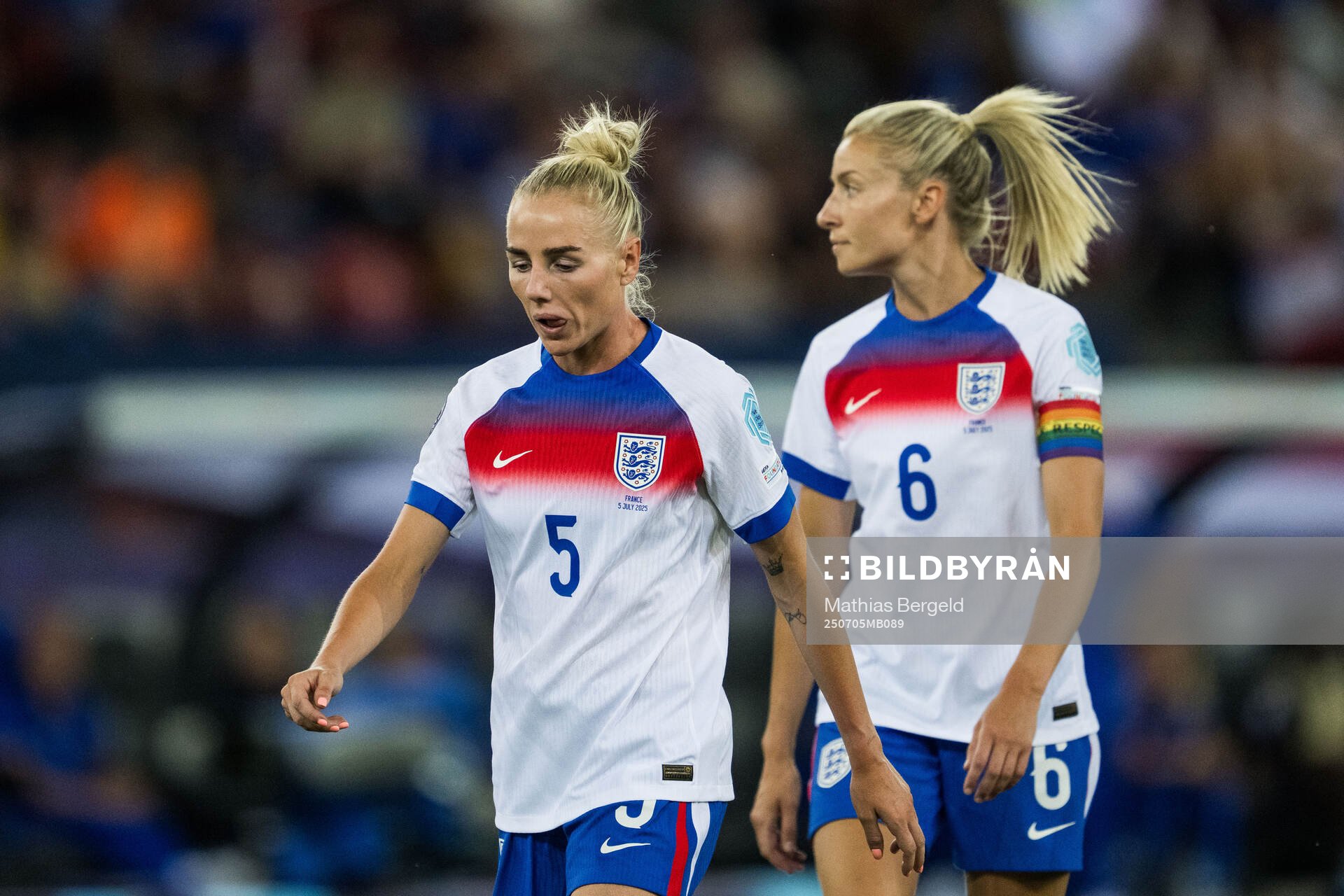 Alex Greenwood and Leah Williamson of England
