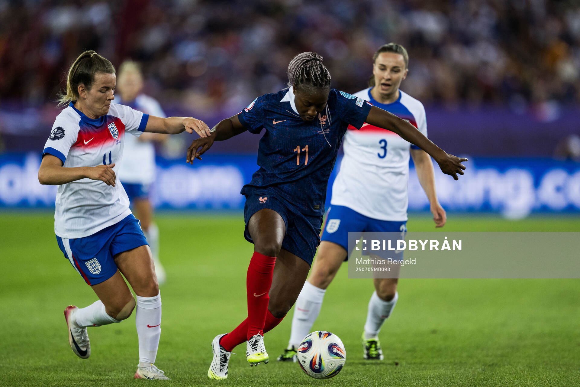 Lauren Hemp of England and Kadidiatou Diani of France