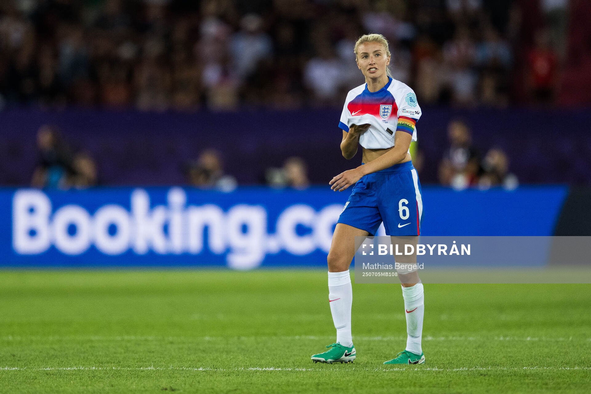 Leah Williamson of England looks dejected