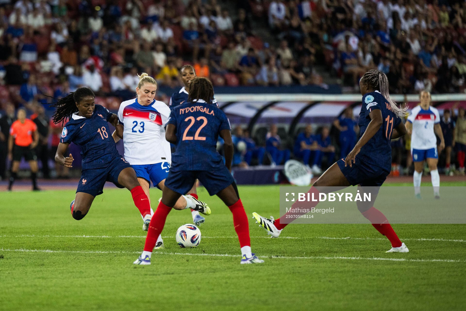 Oriane Jean-Francois of France and Alessia Russo of England