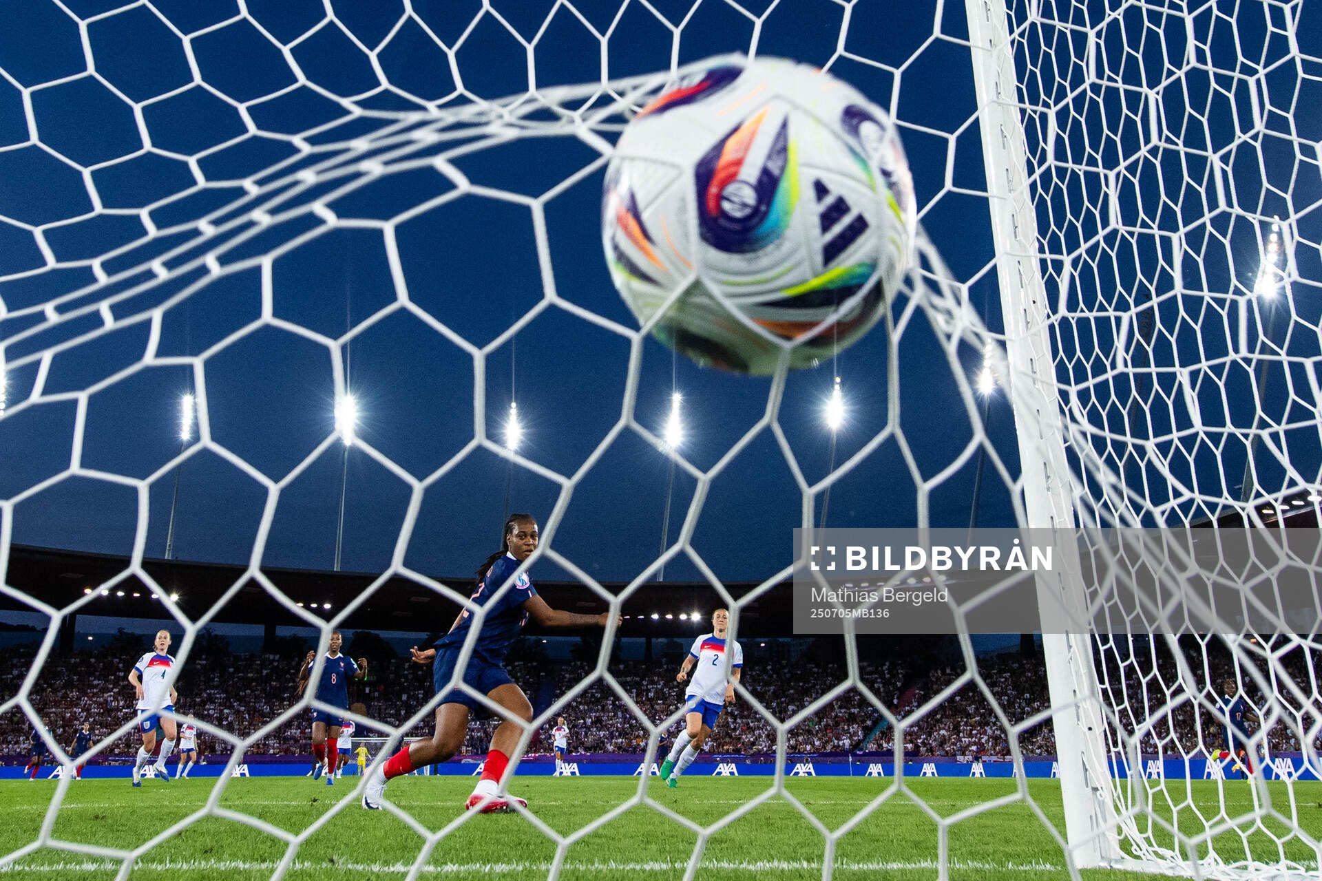 Marie Antoinette Katoto of France scores 1-0