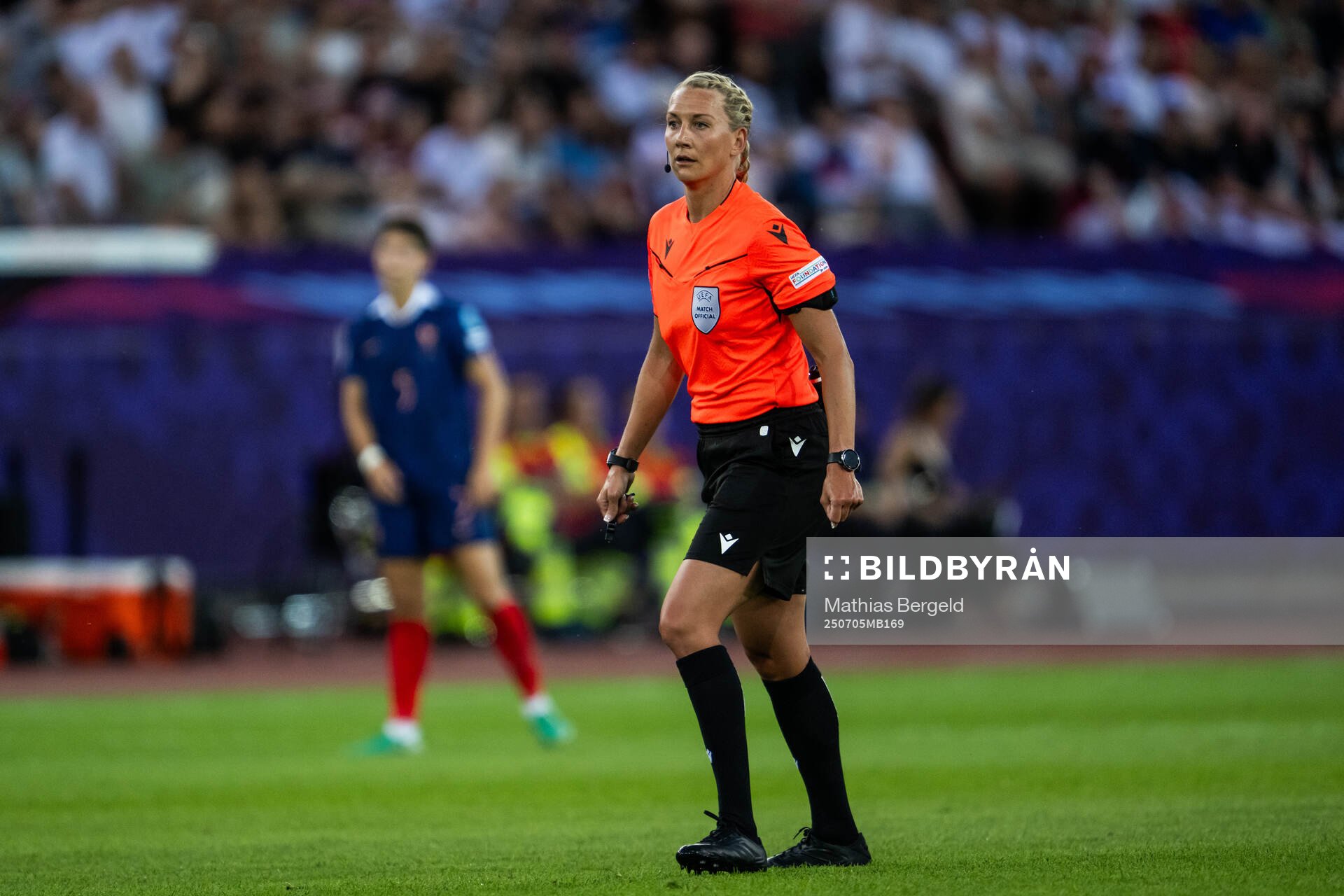 Referee Tess Olofsson