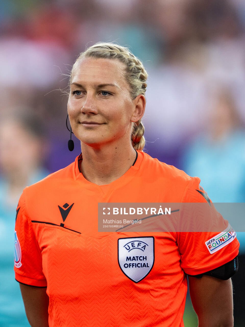 Referee Tess Olofsson