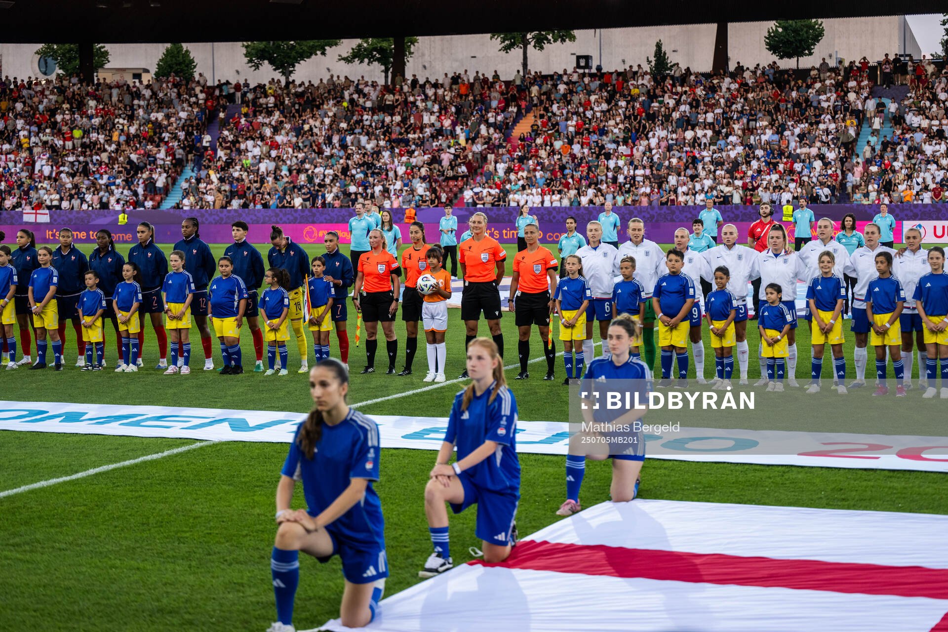 Assistant referee Monica Lokkeberg, referee Tess Olofsson