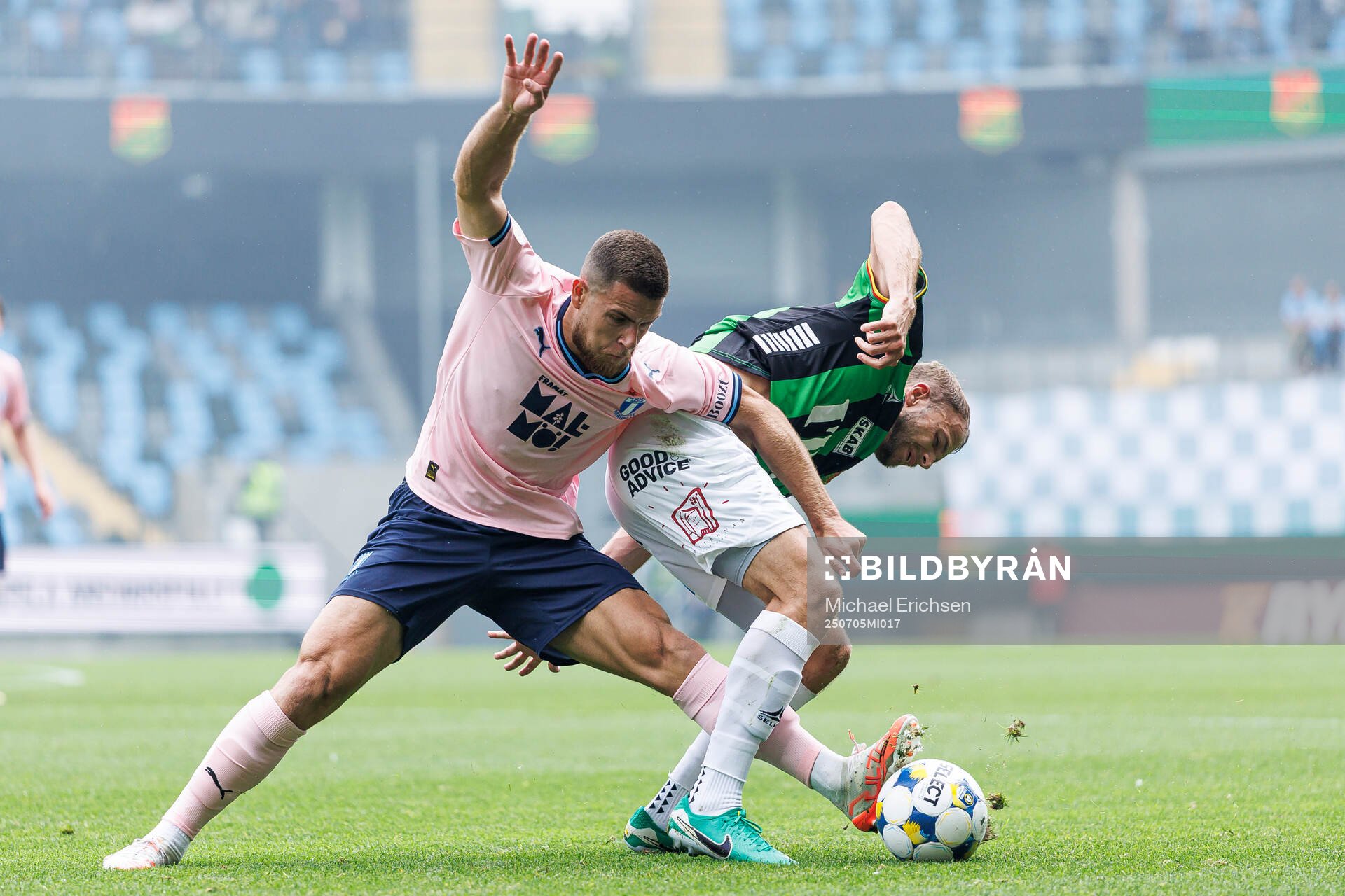 Malmö FFs Gabriel Busanello och GAIS Gustav Lundgren