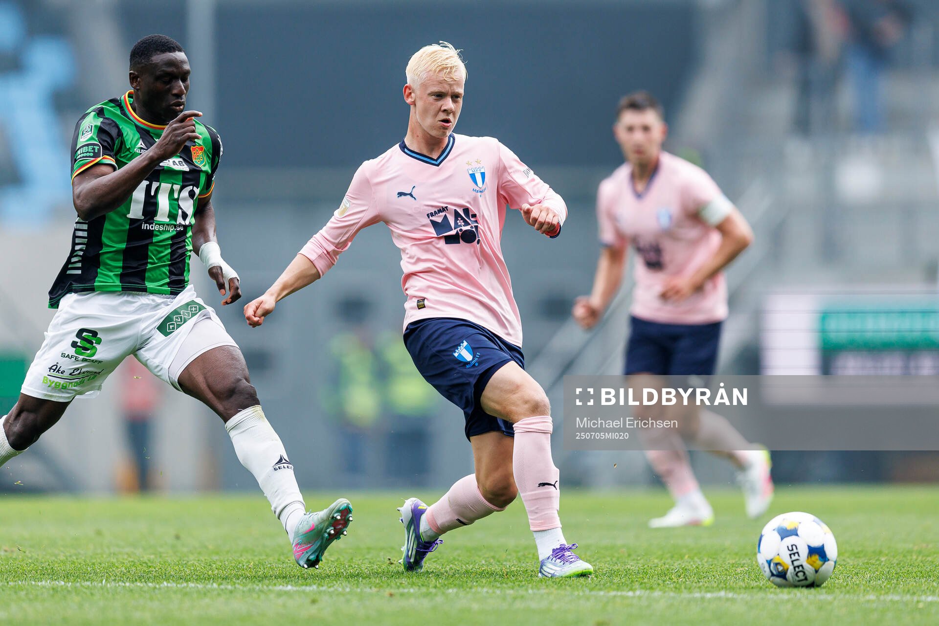 GAIS Ibrahim Diabate och Malmö FFs Otto Rosengren