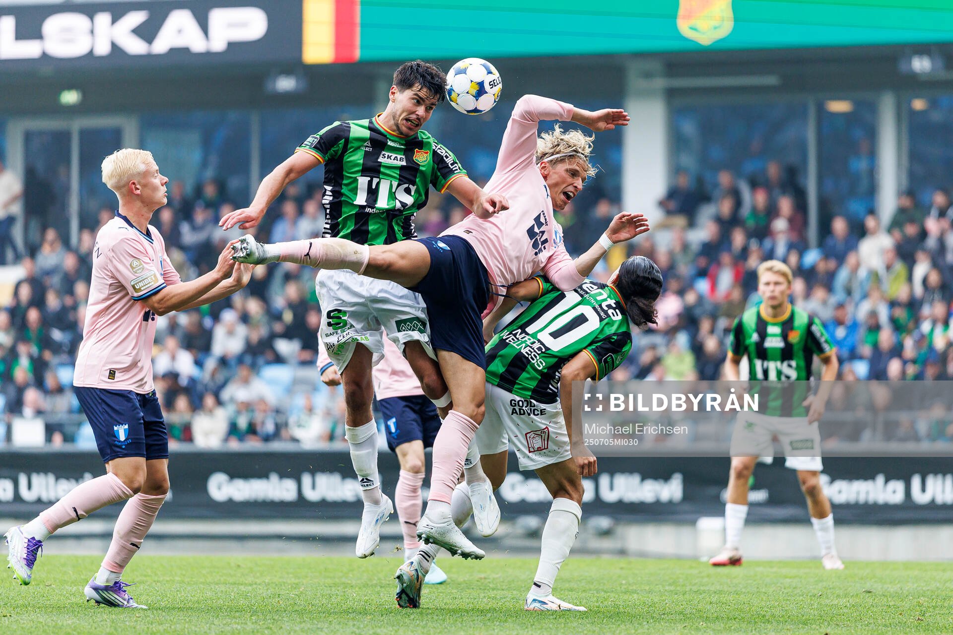 GAIS William Milovanovic och Malmö FFs Jens Stryger Larsen
