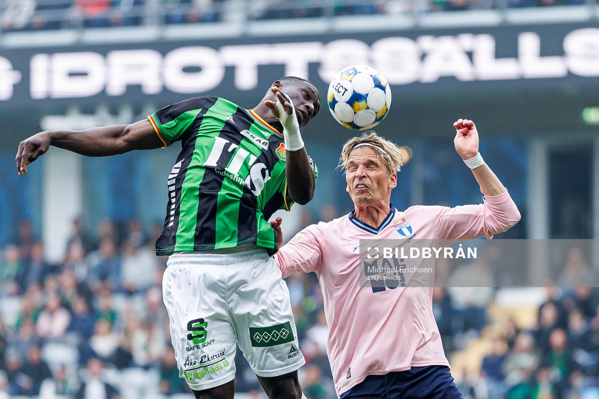 GAIS Ibrahim Diabate och Malmö FFs Jens Stryger Larsen