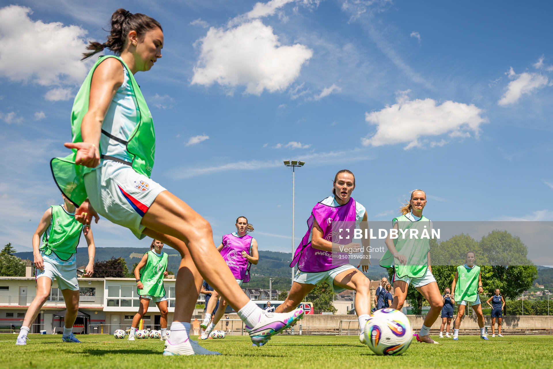 Ingrid Syrstad Engen, Marthine Østenstad and players of