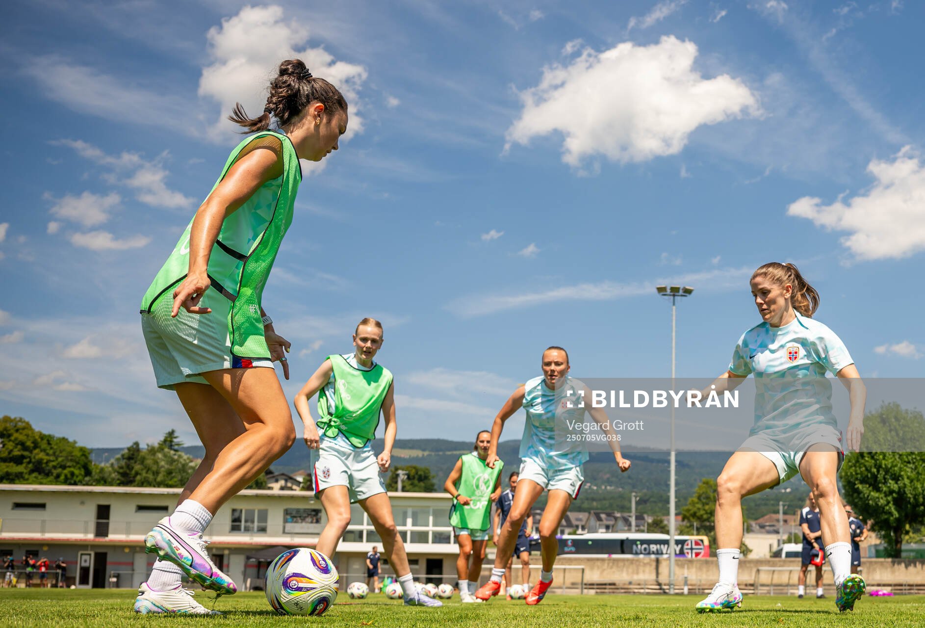 Ingrid Syrstad Engen, Karina Sævik, Synne Sofie Kinden