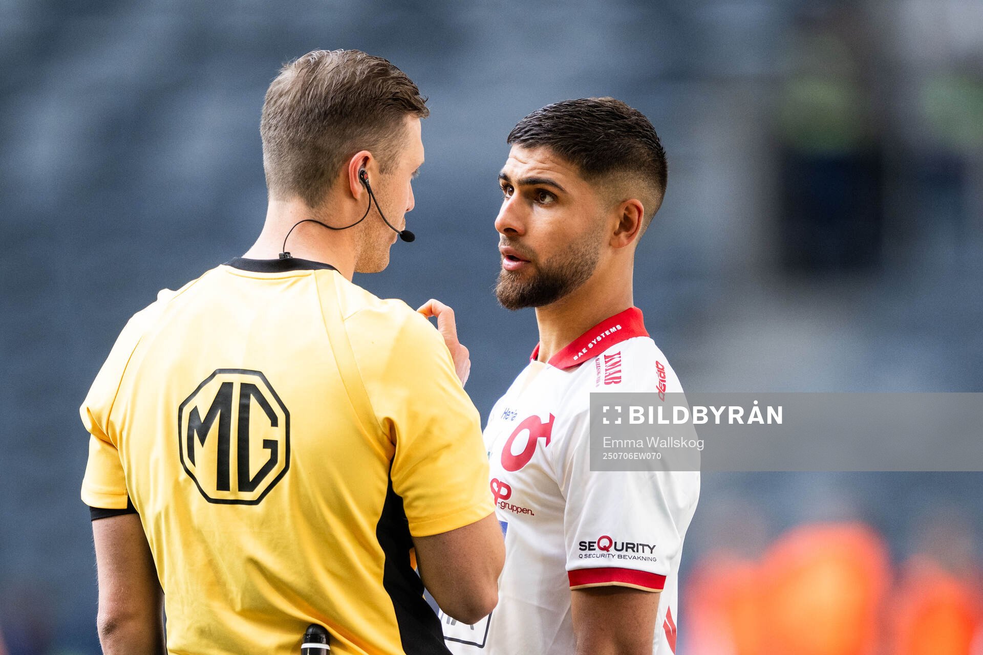 Domare Erik Mattsson och Degerfors Omar Faraj
