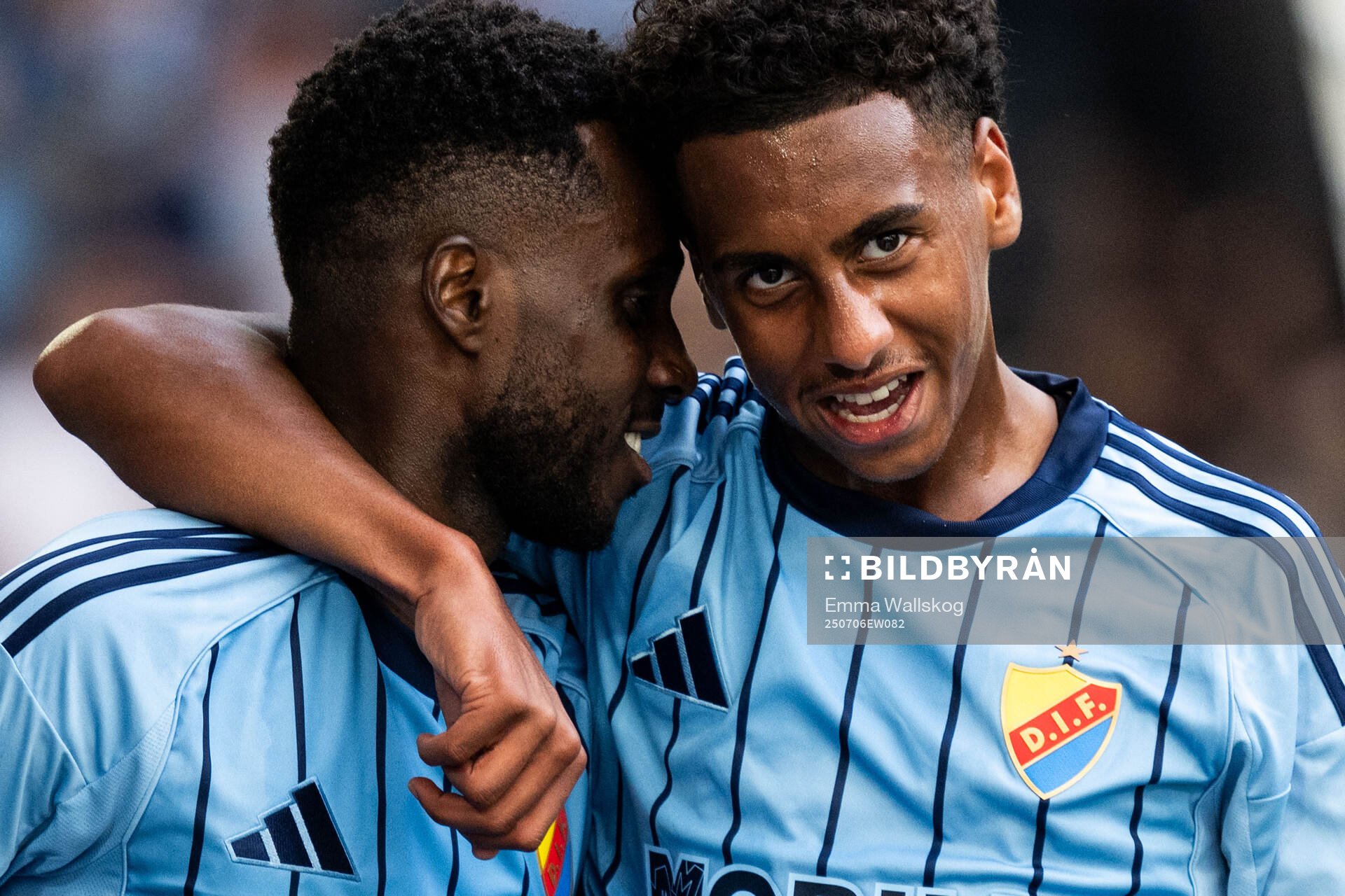 Djurgårdens Tokmac Nguen jublar med Isak Alemayehu Mulugeta