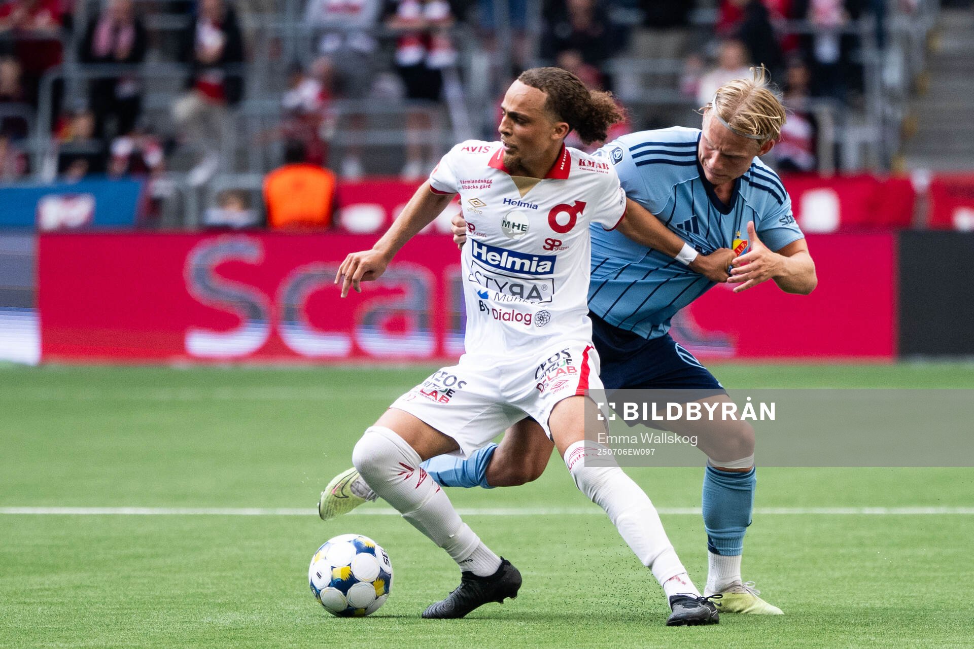 Degerfors Maill Lundgren och Djurgårdens Tobias Gulliksen