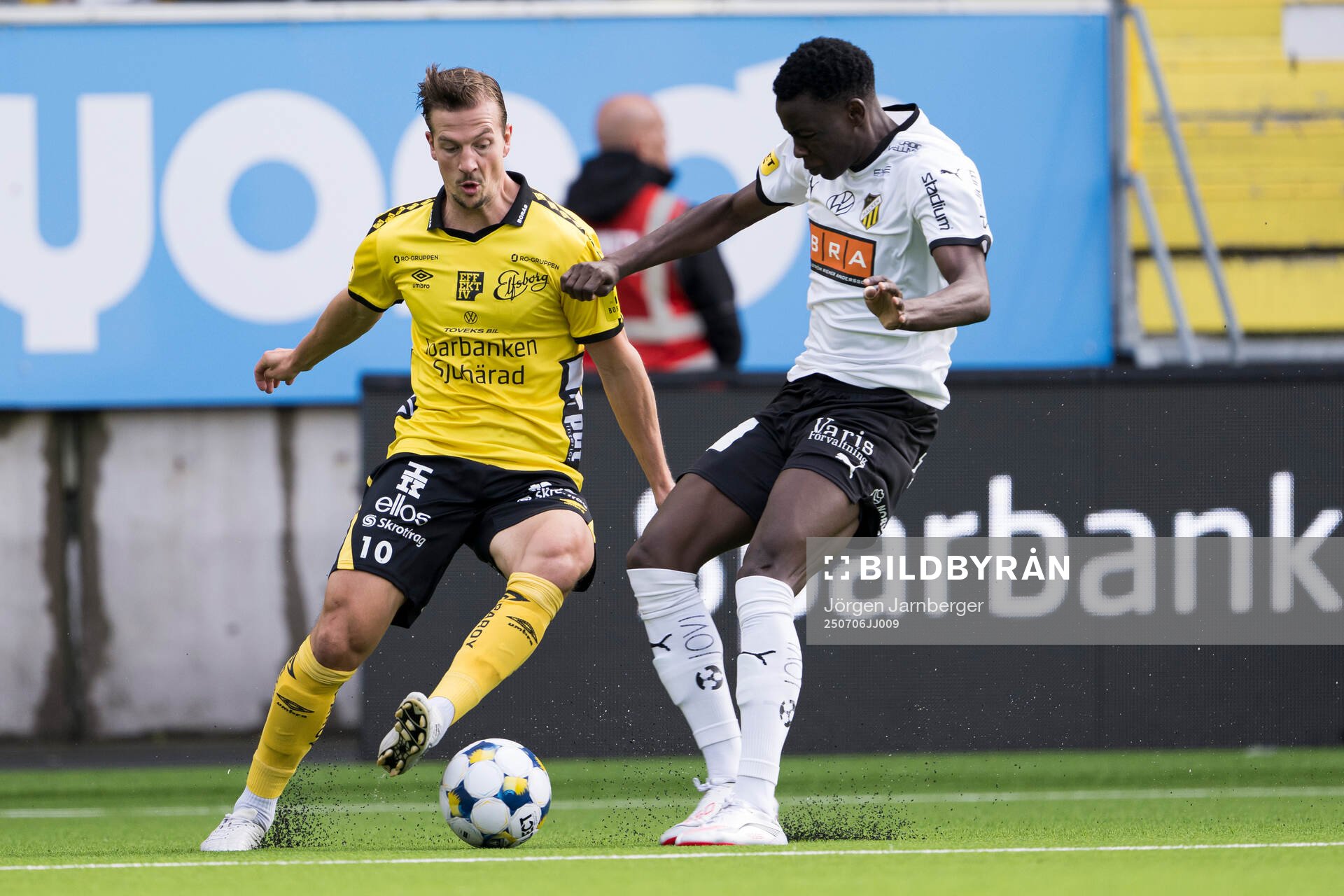 Elfsborgs Simon Olsson och Häckens John Paul Dembe