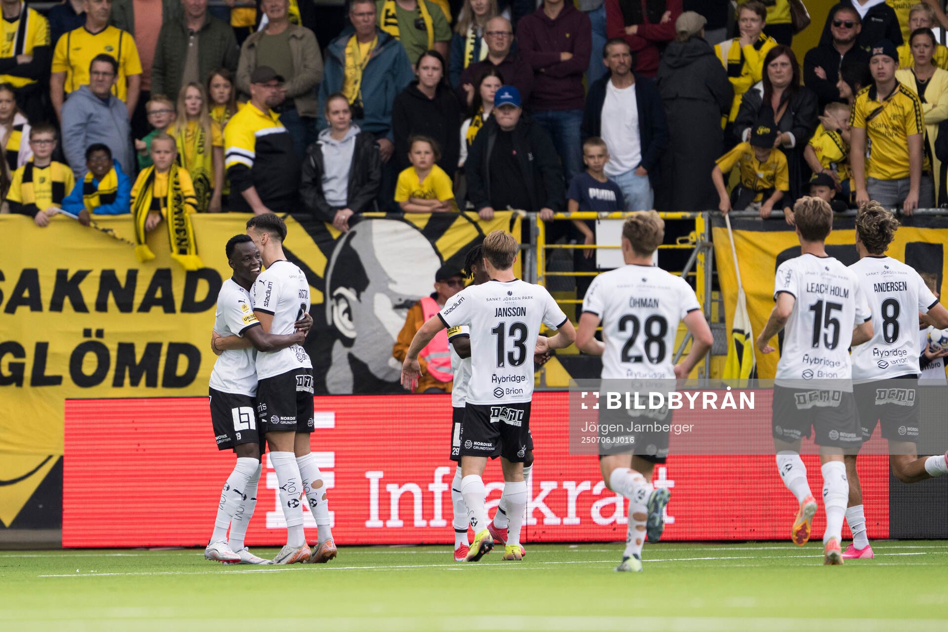 Häckens John Paul Dembe jublar