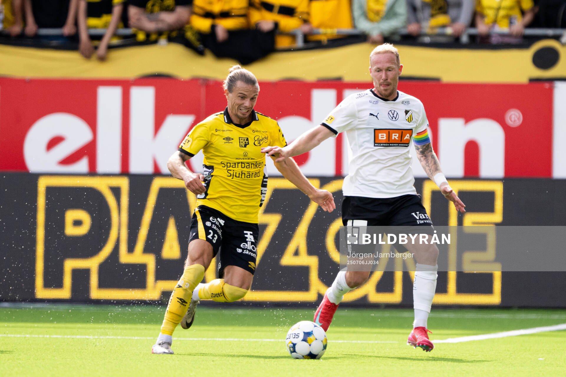 Elfsborgs Niklas Hult och Häckens Mikkel Rygaard Jensen