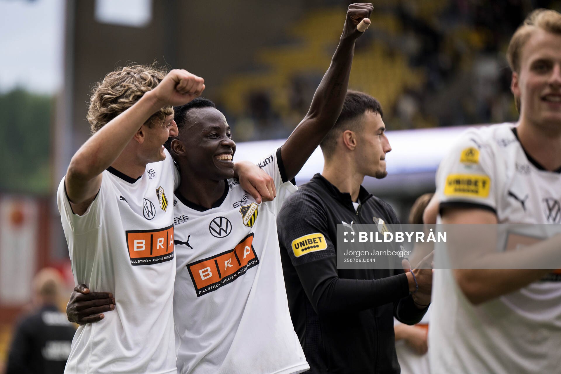 Häckens Silas Andersen och John Paul Dembe jublar