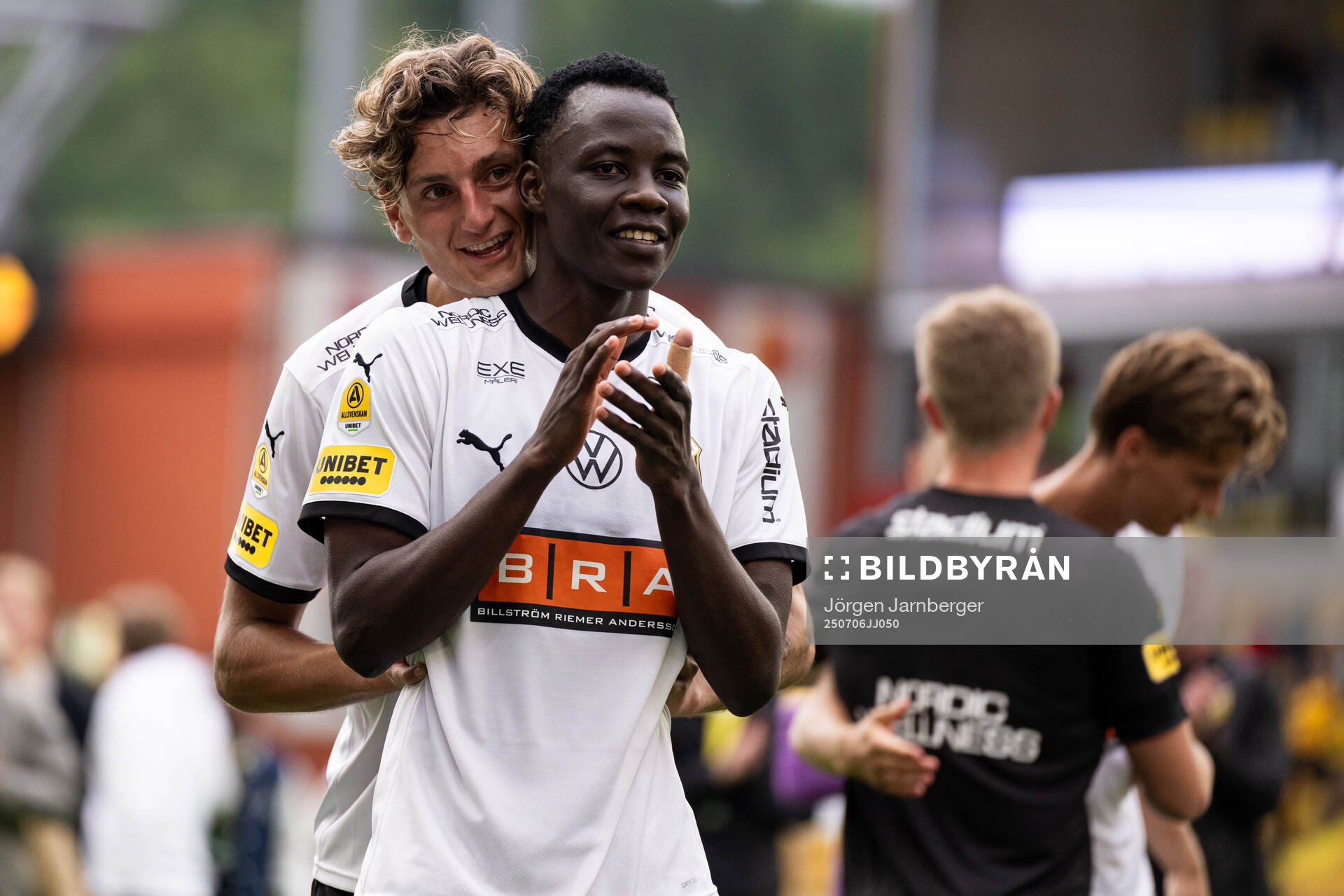 Häckens Silas Andersen och John Paul Dembe jublet