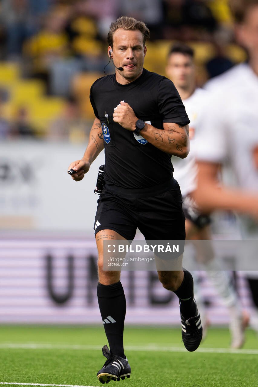 Domare Kristoffer Karlsson