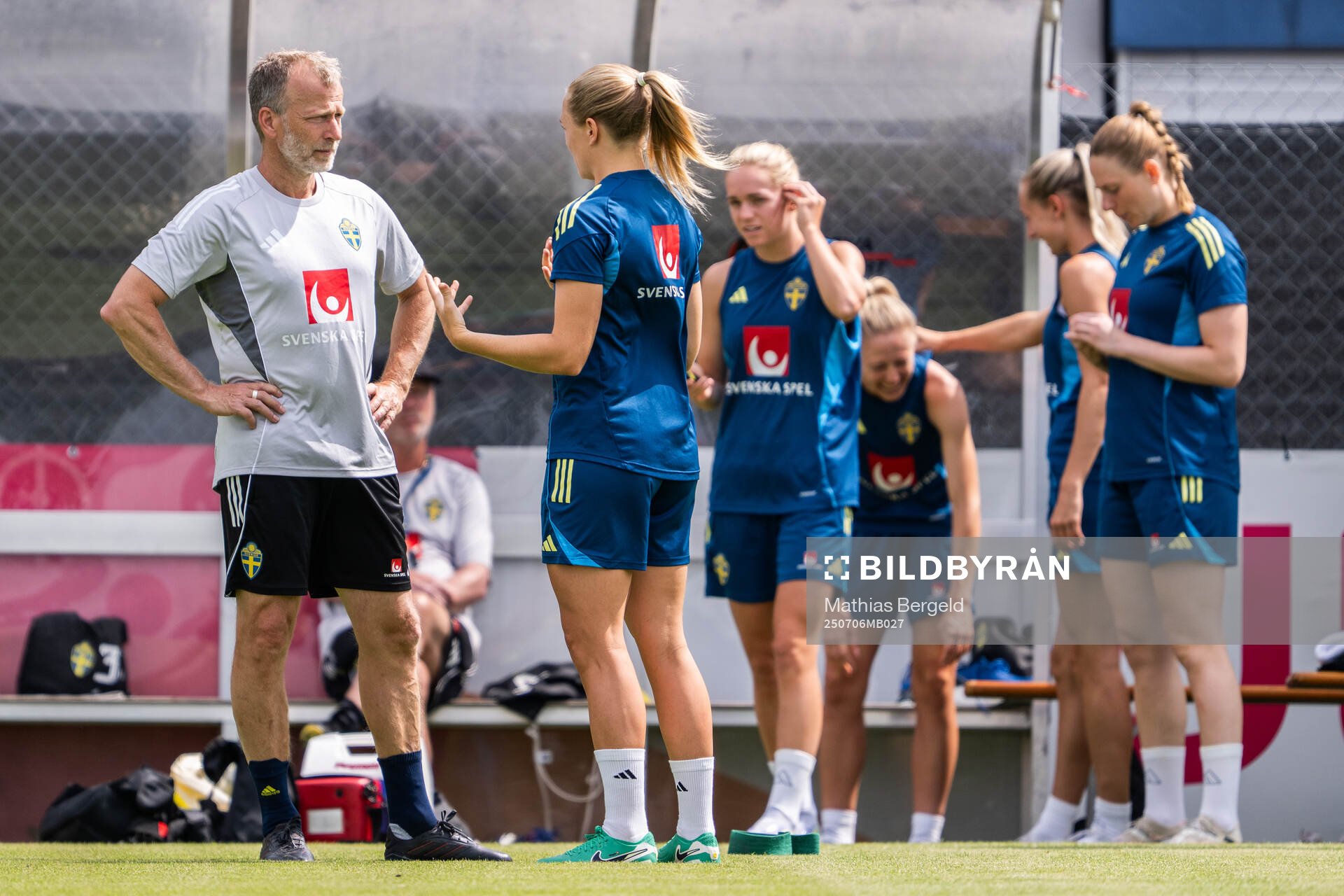 Performance manager Pontus Ekblom and Magdalena Eriksson of