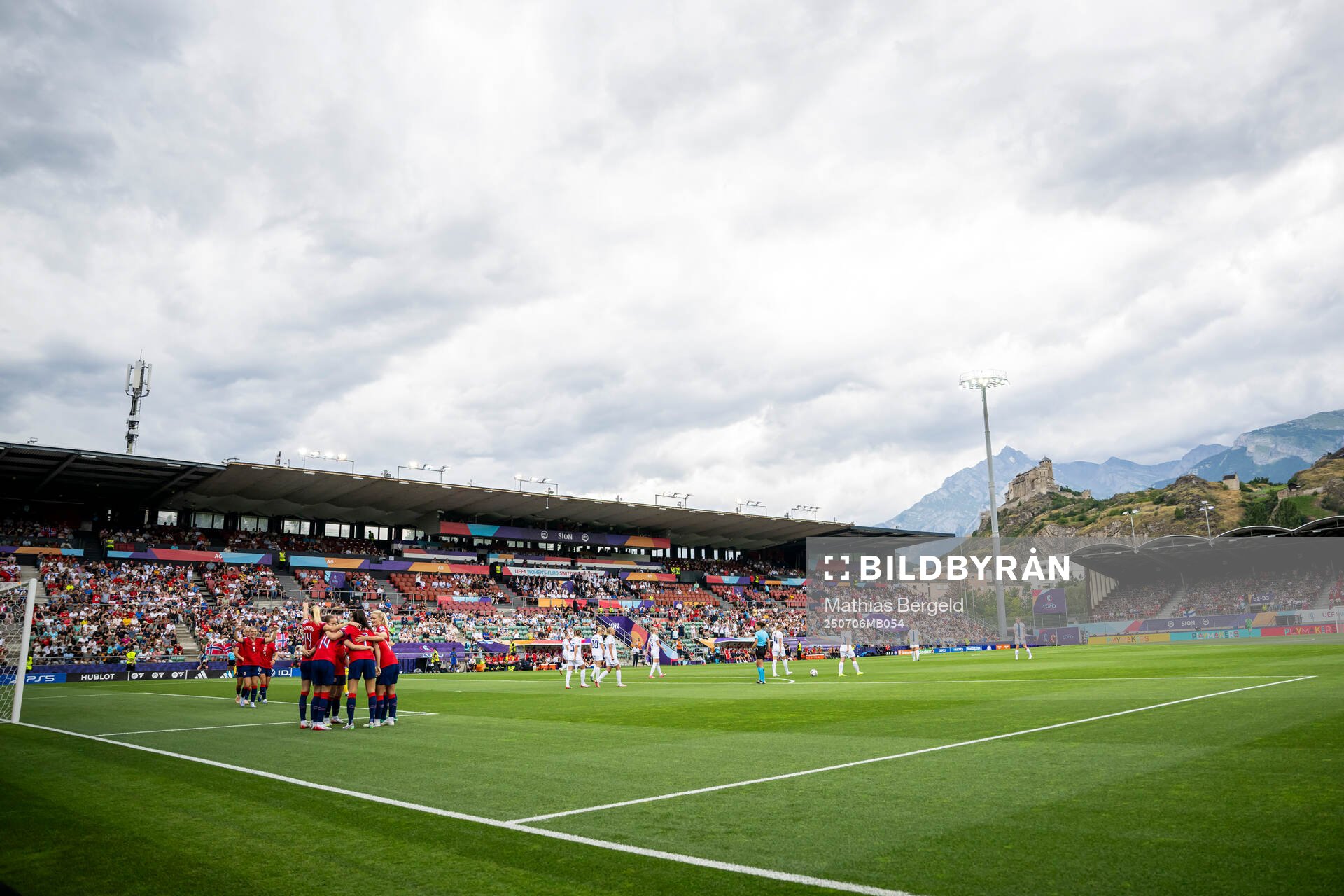 Players of Norway celebrate