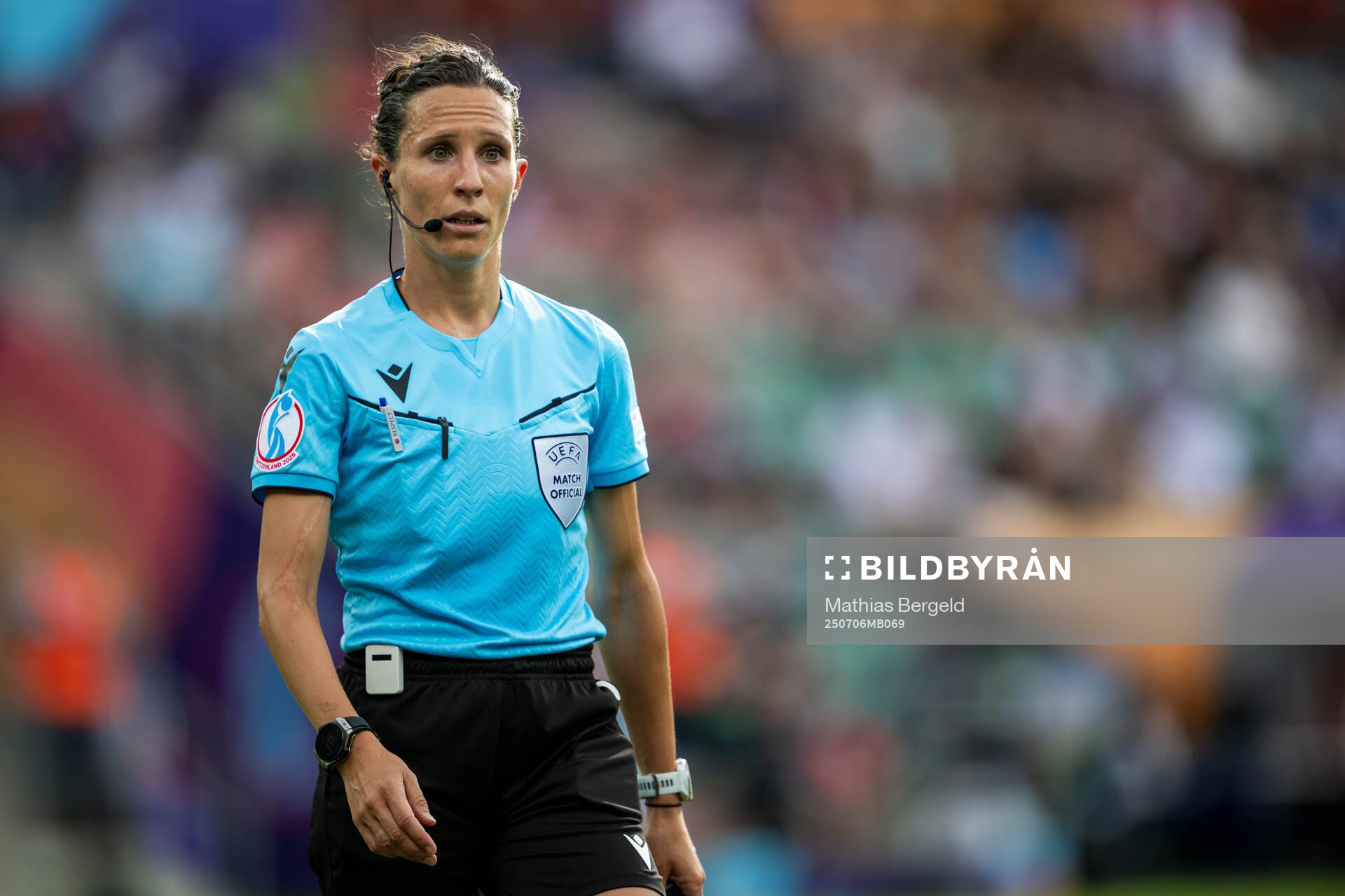 Referee Silvia Gasperotti of Italy