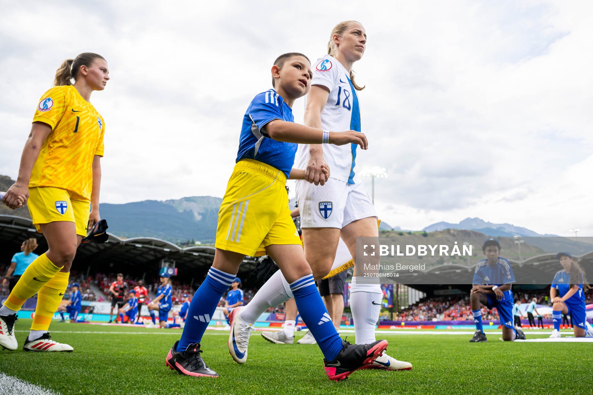 Goalkeeper Anna Koivunen and Linda Sällström of Finland