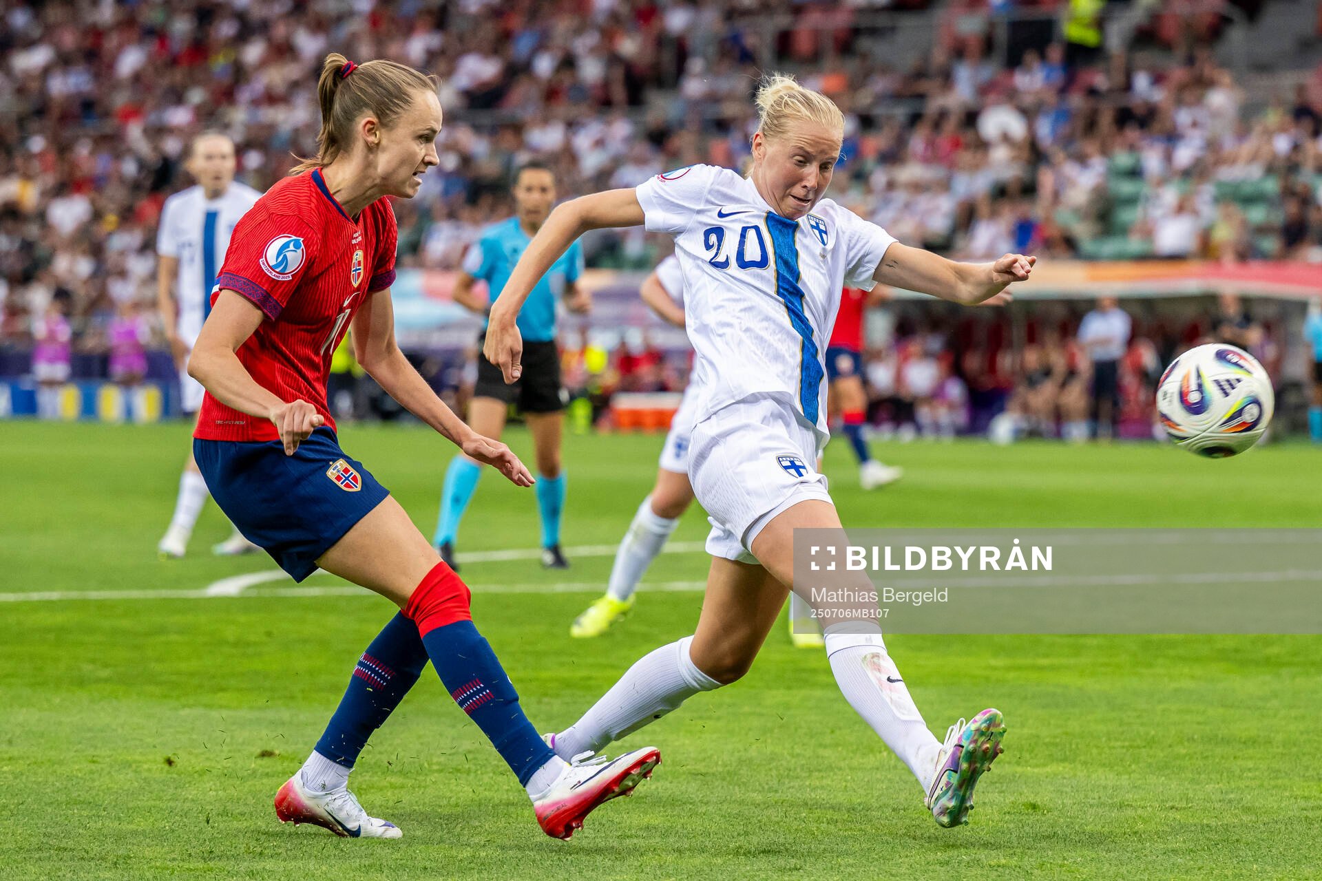 Caroline Graham Hansen of Norway and Eveliina Summanen of