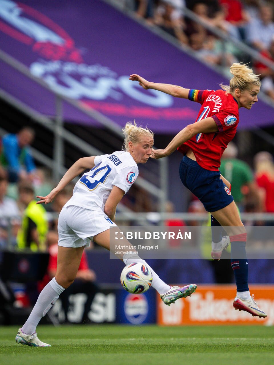 Eveliina Summanen of Finland and Ada Hegerberg of Norway
