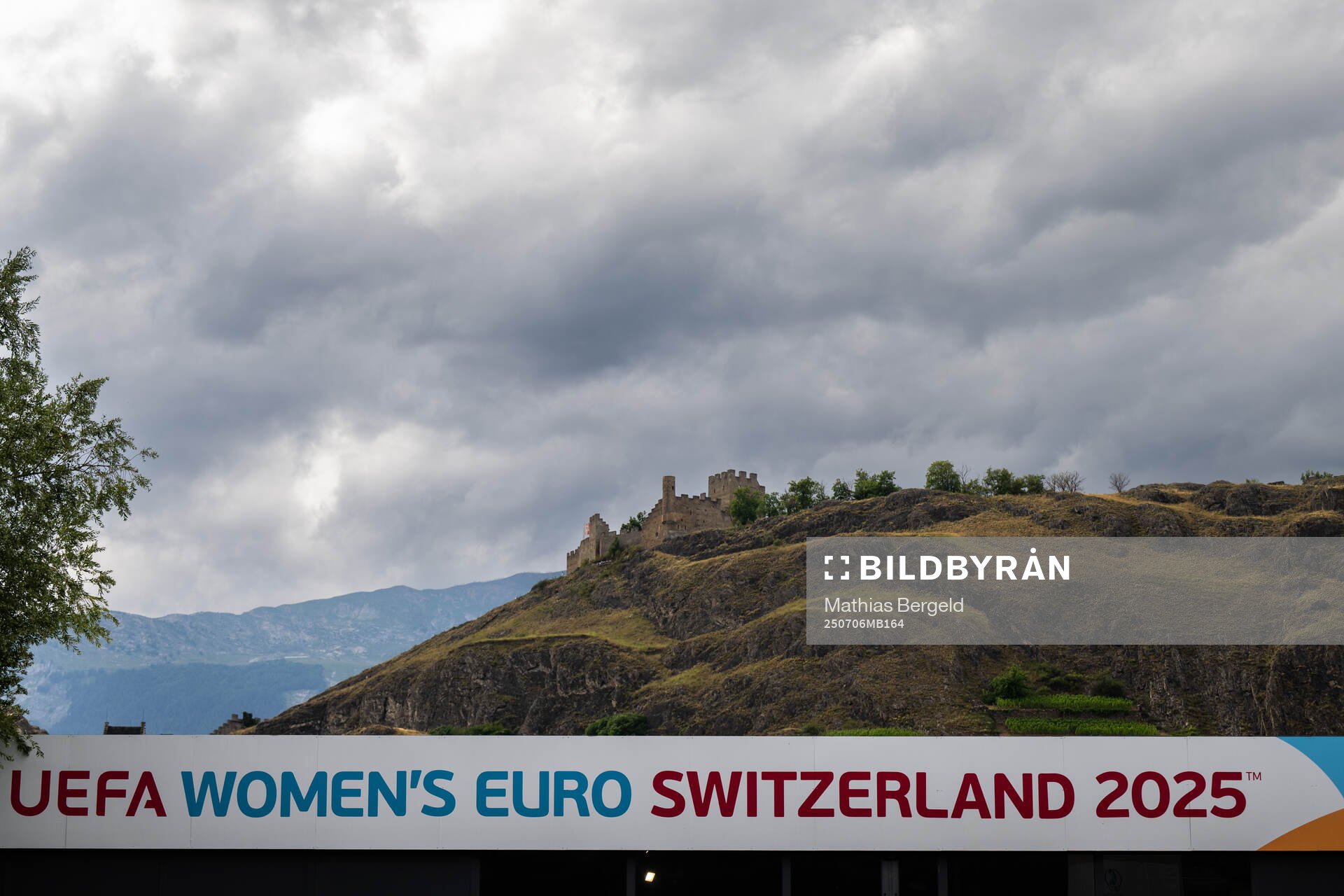 A sign for the tournament with a castle