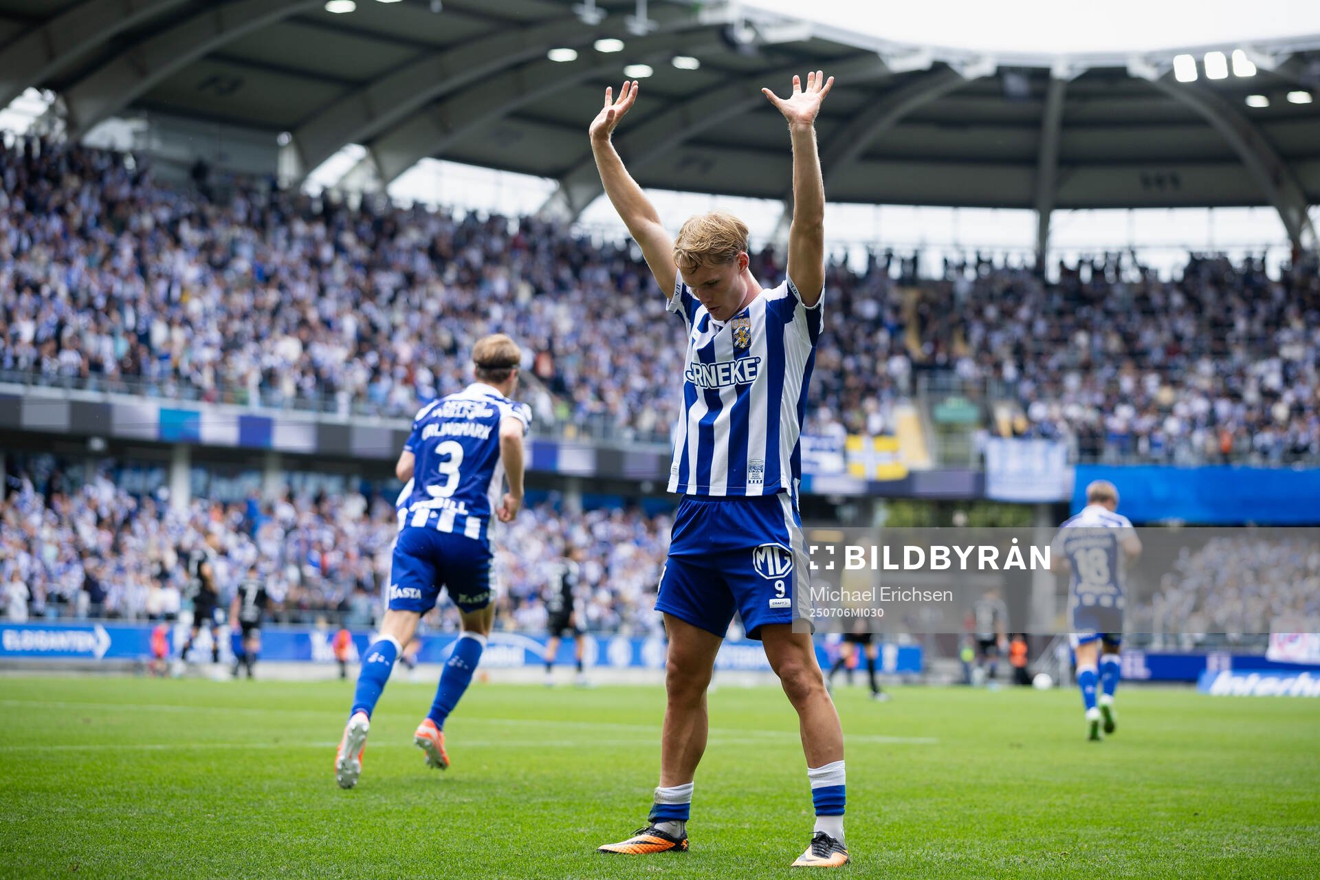 IFK Göteborgs Max Fenger jublar