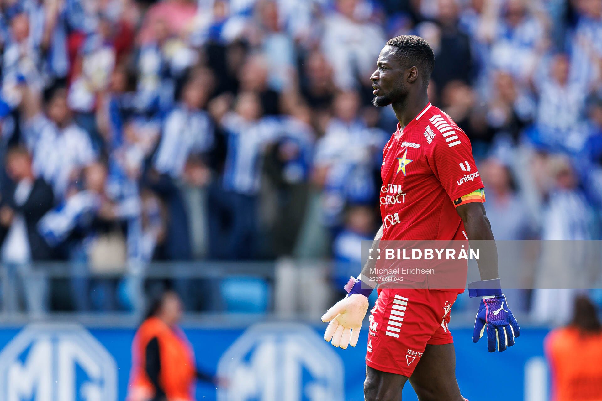 Sirius målvakt Ismael Diawara deppar