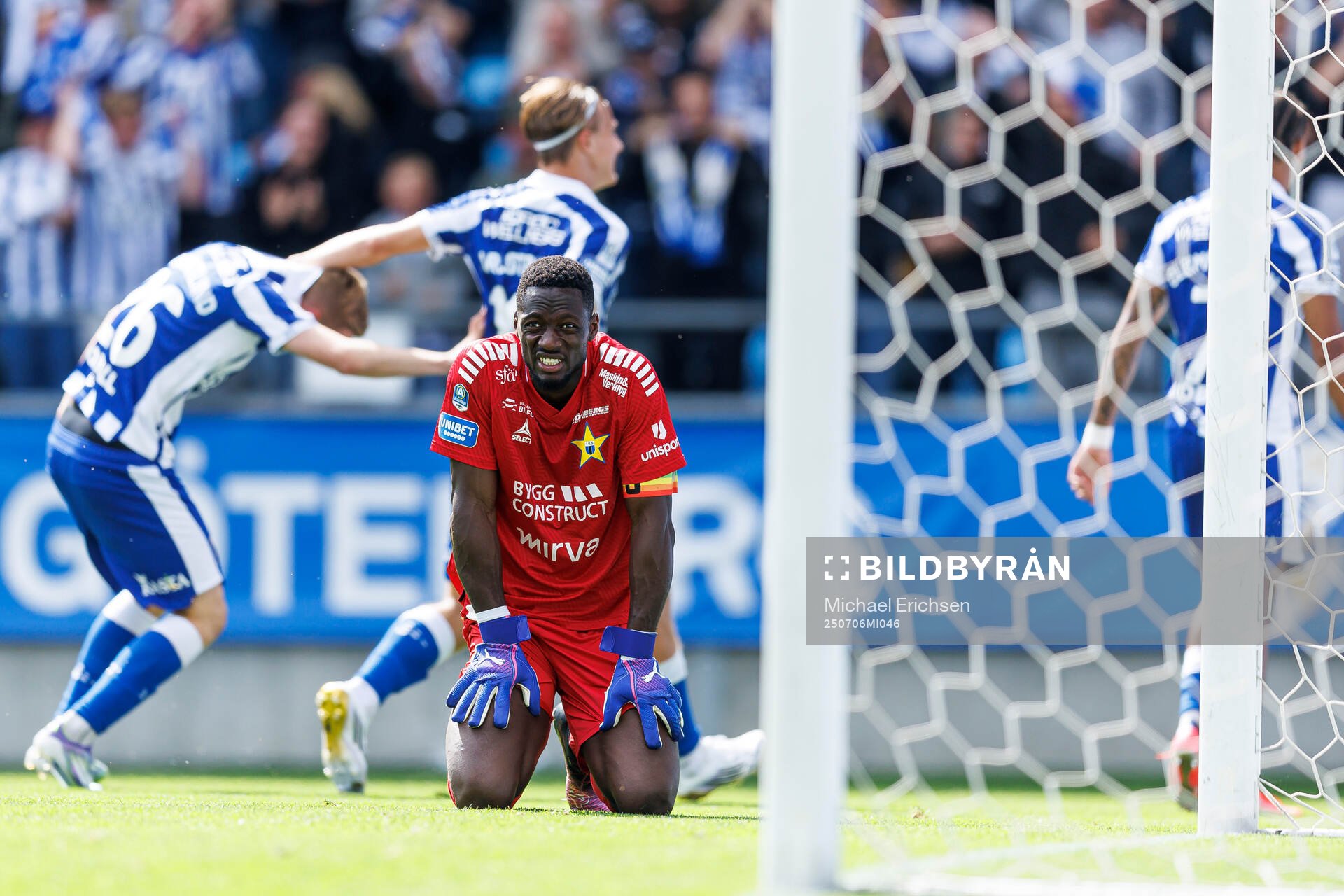 Sirius målvakt Ismael Diawara deppar