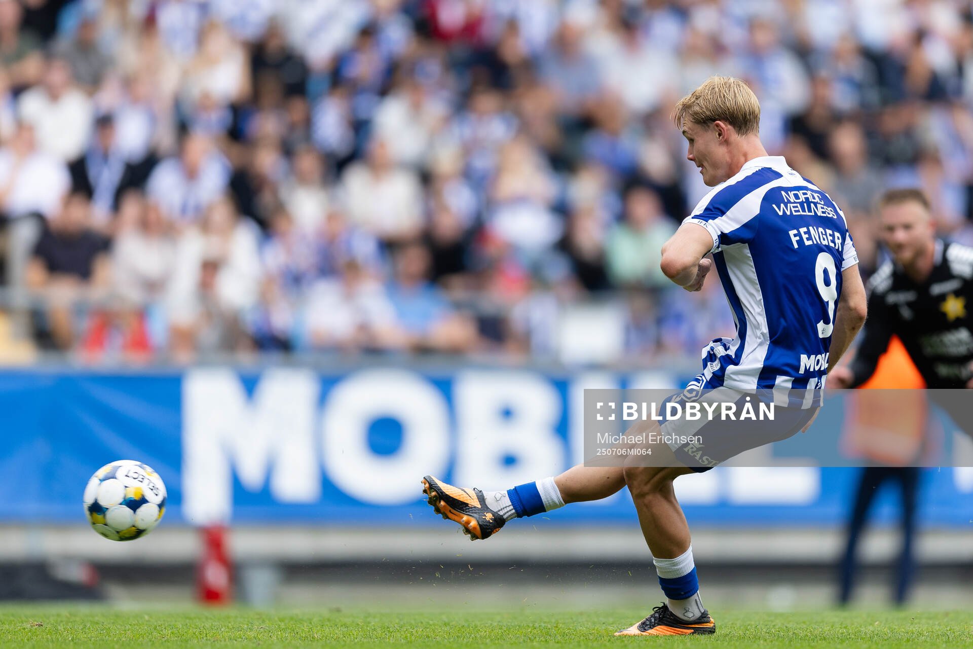 IFK Göteborgs Max Fenger skjuter 1-1 på straff