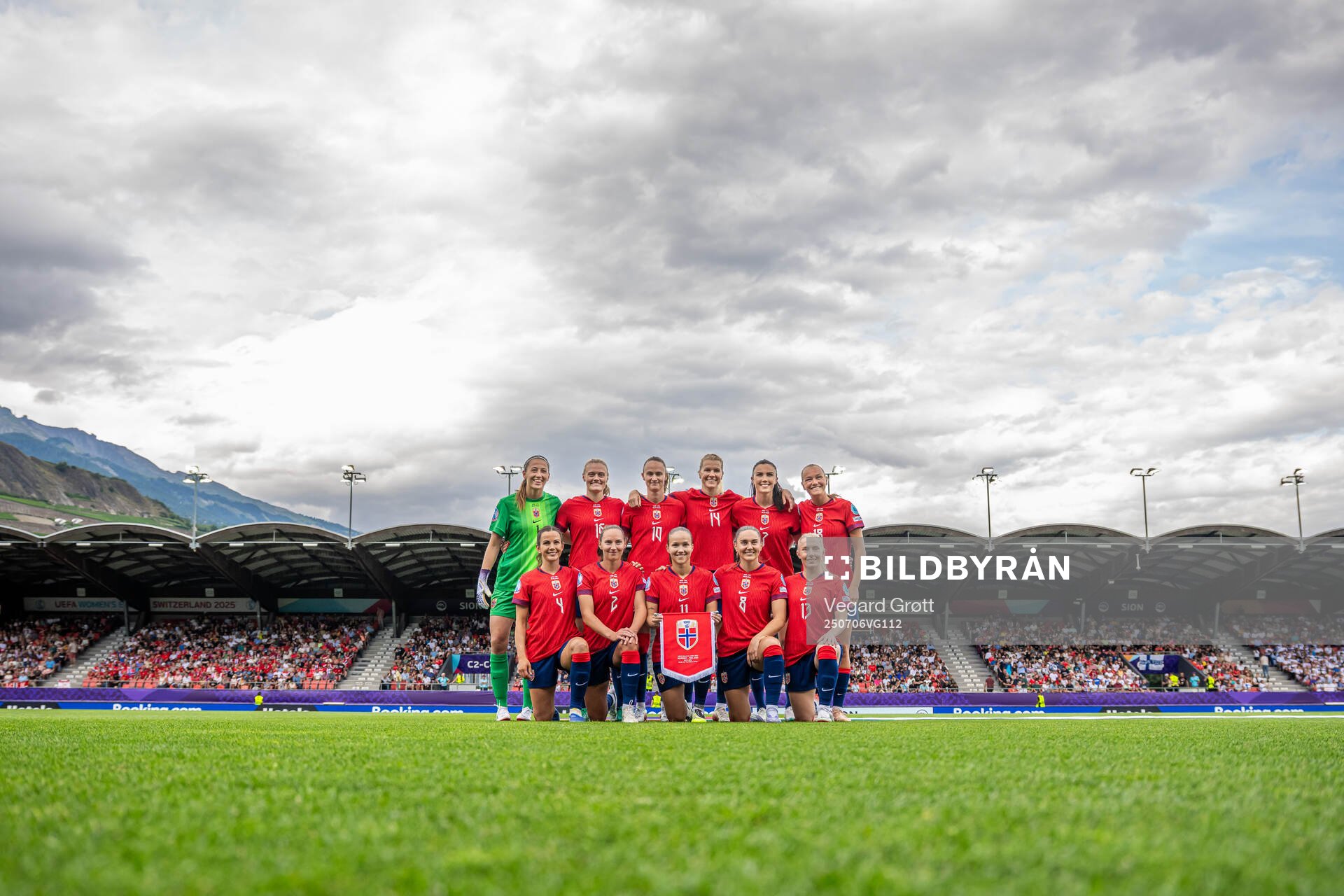 The starting eleven of Norway pose for a team photo