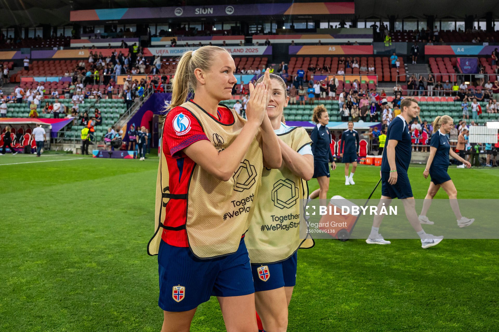Frida Maanum and Maren Mjelde of Norway