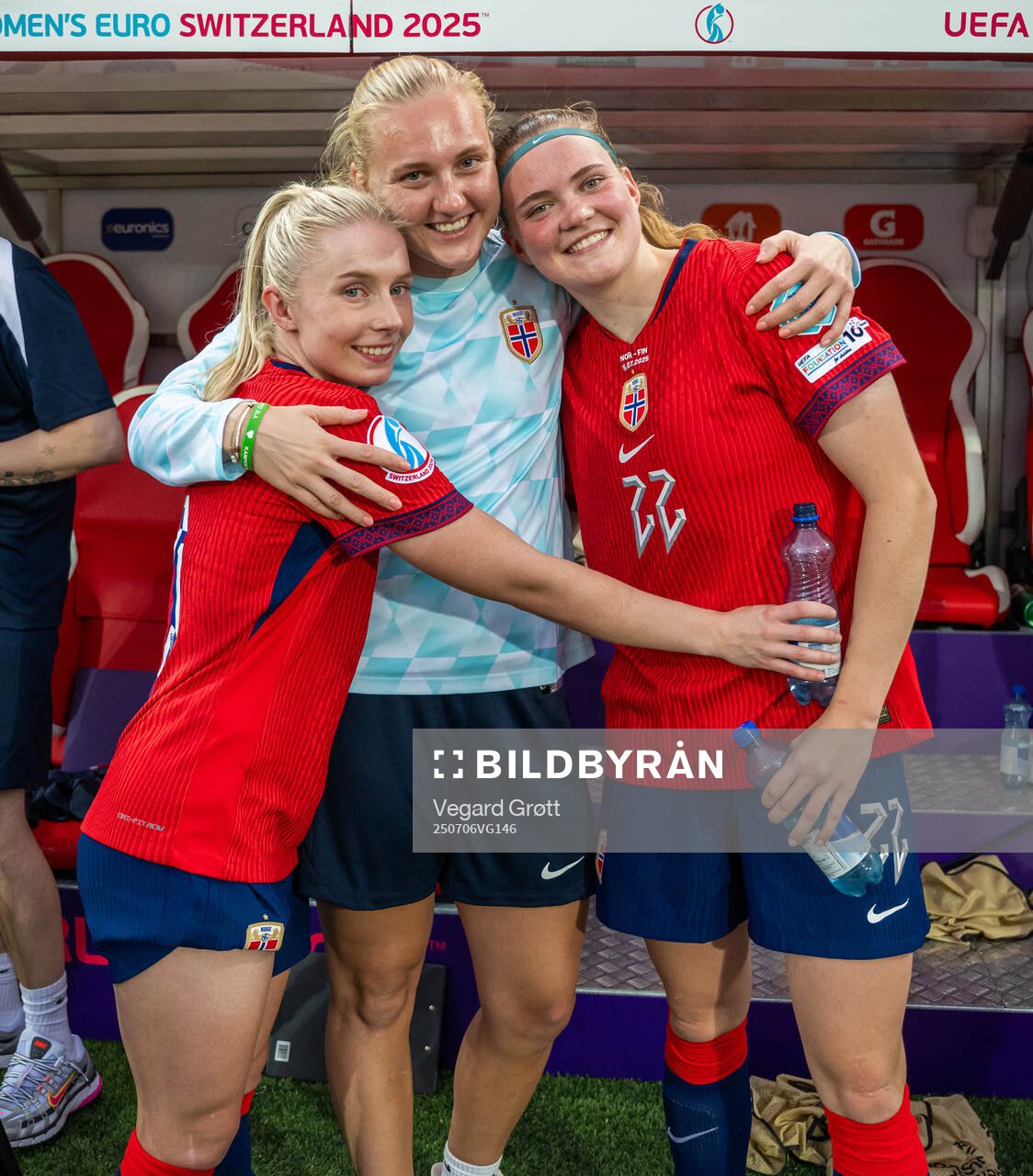 Thea Bjelde, goalkeeper Sunniva Skoglund and Signe Gaupset