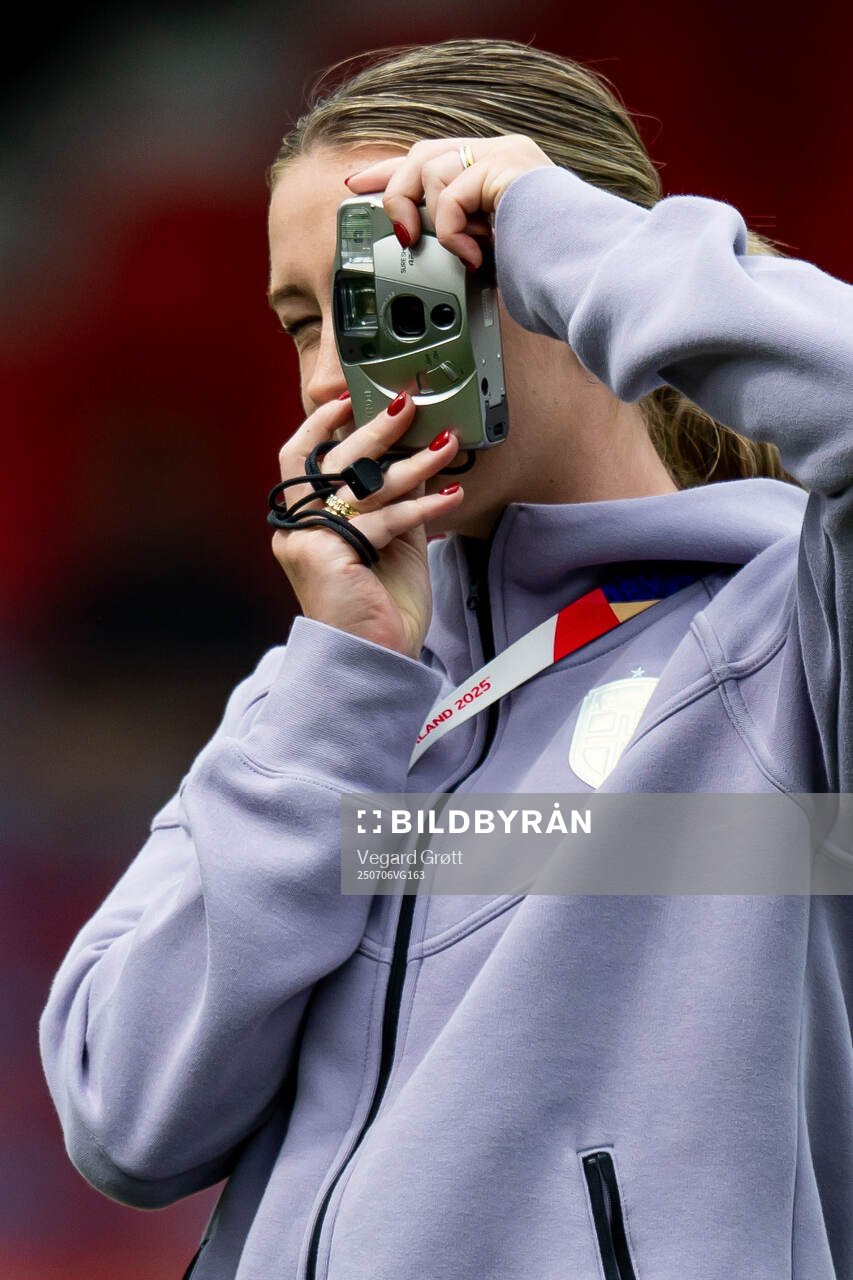 Elisabeth Terland of Norway with a camera